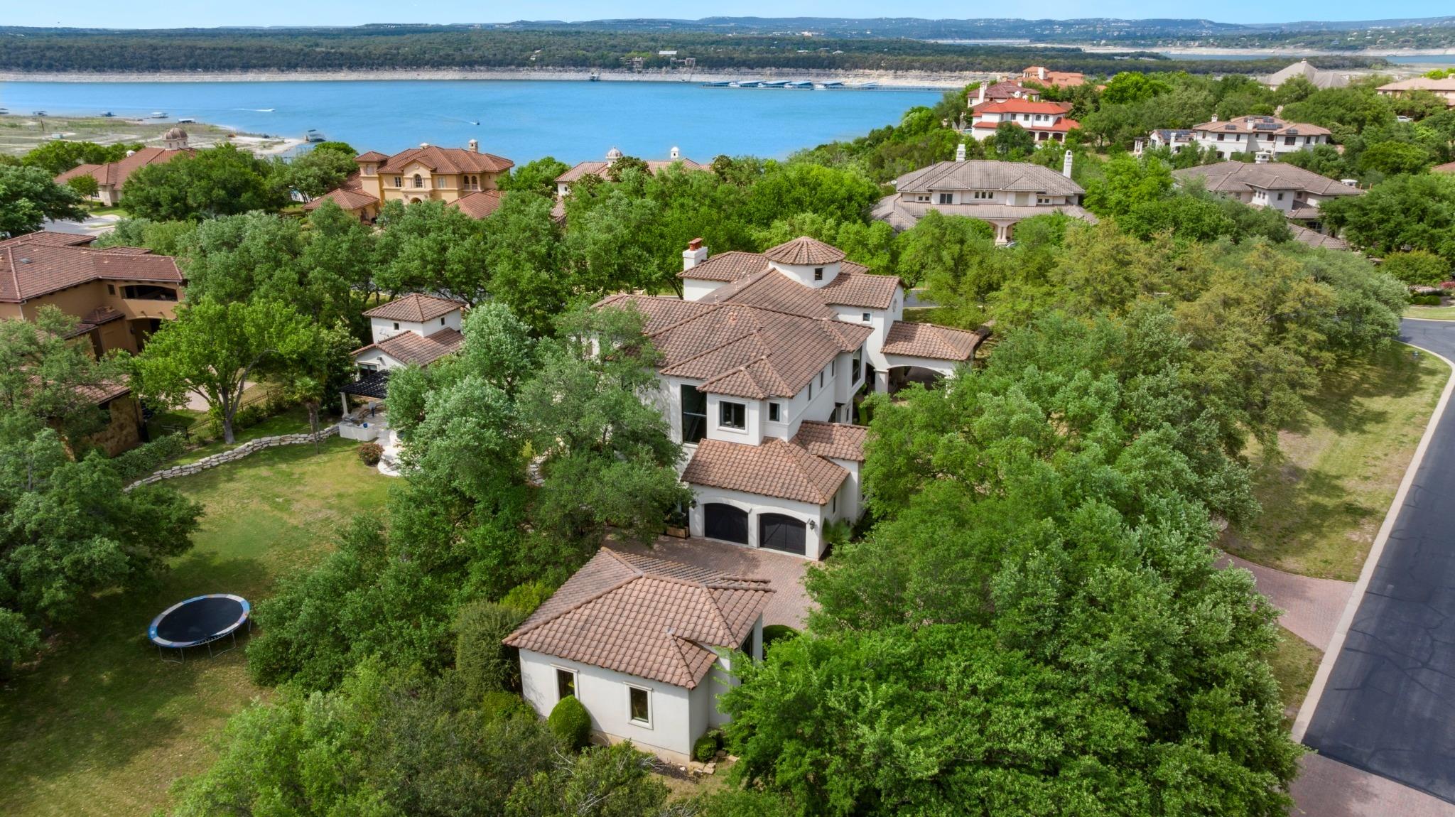 201 Costa Bella DR