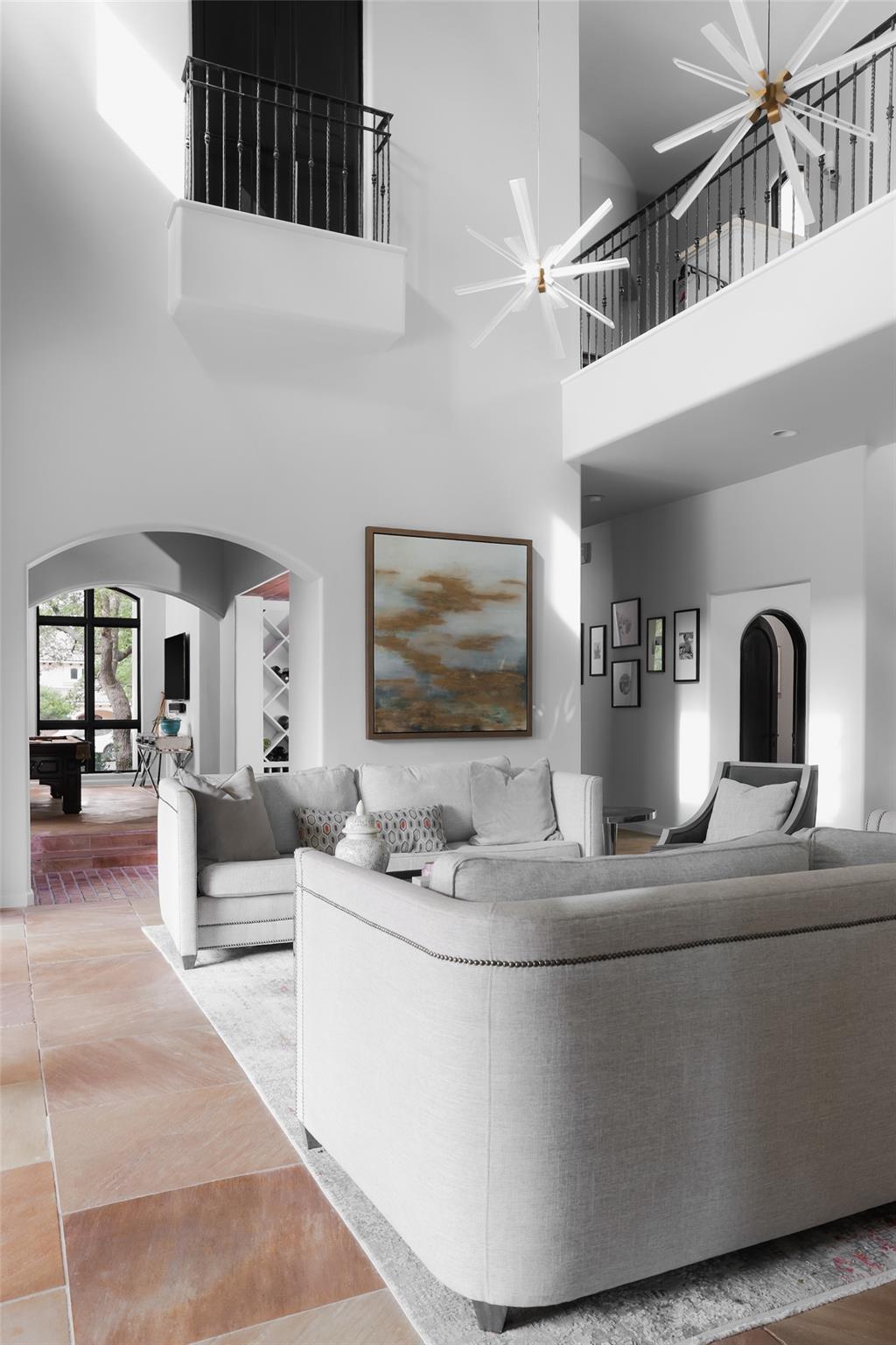 201 Costa Bella DR
