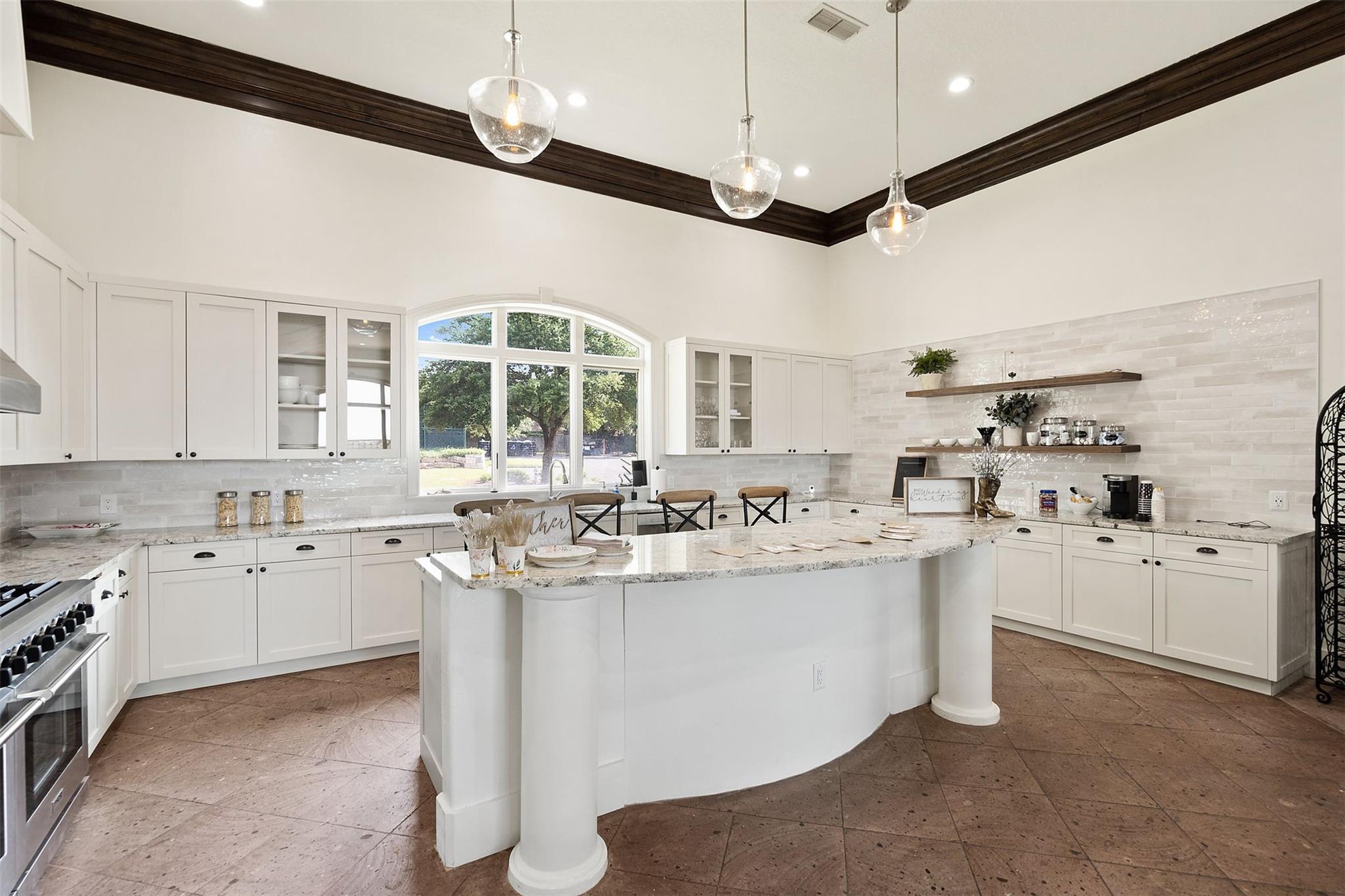 201 Costa Bella DR