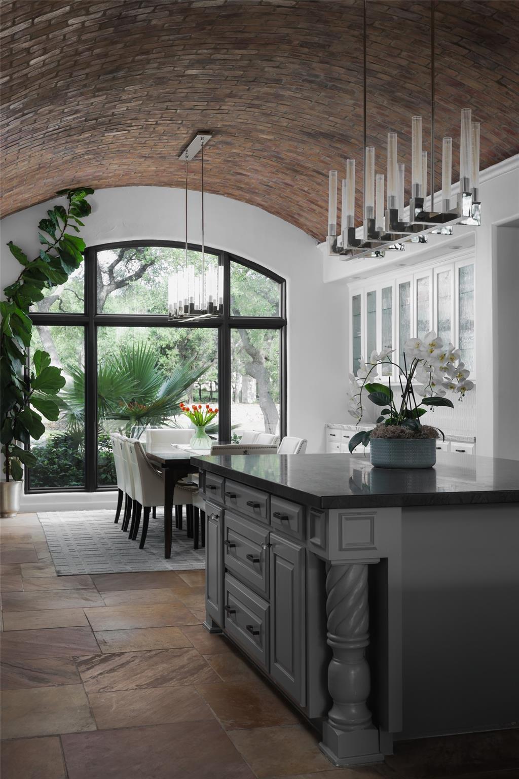 201 Costa Bella DR