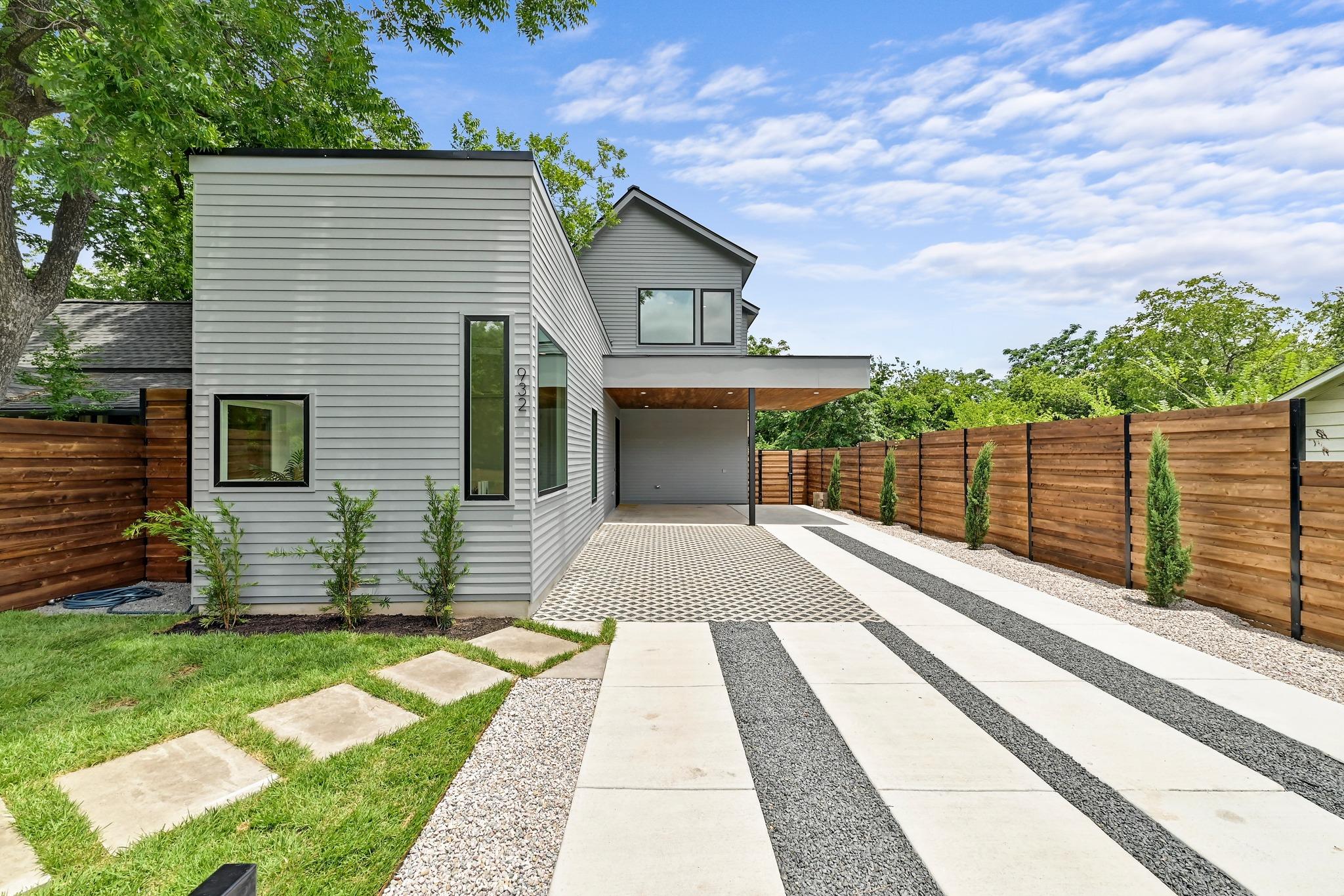 932 E 53rd Street