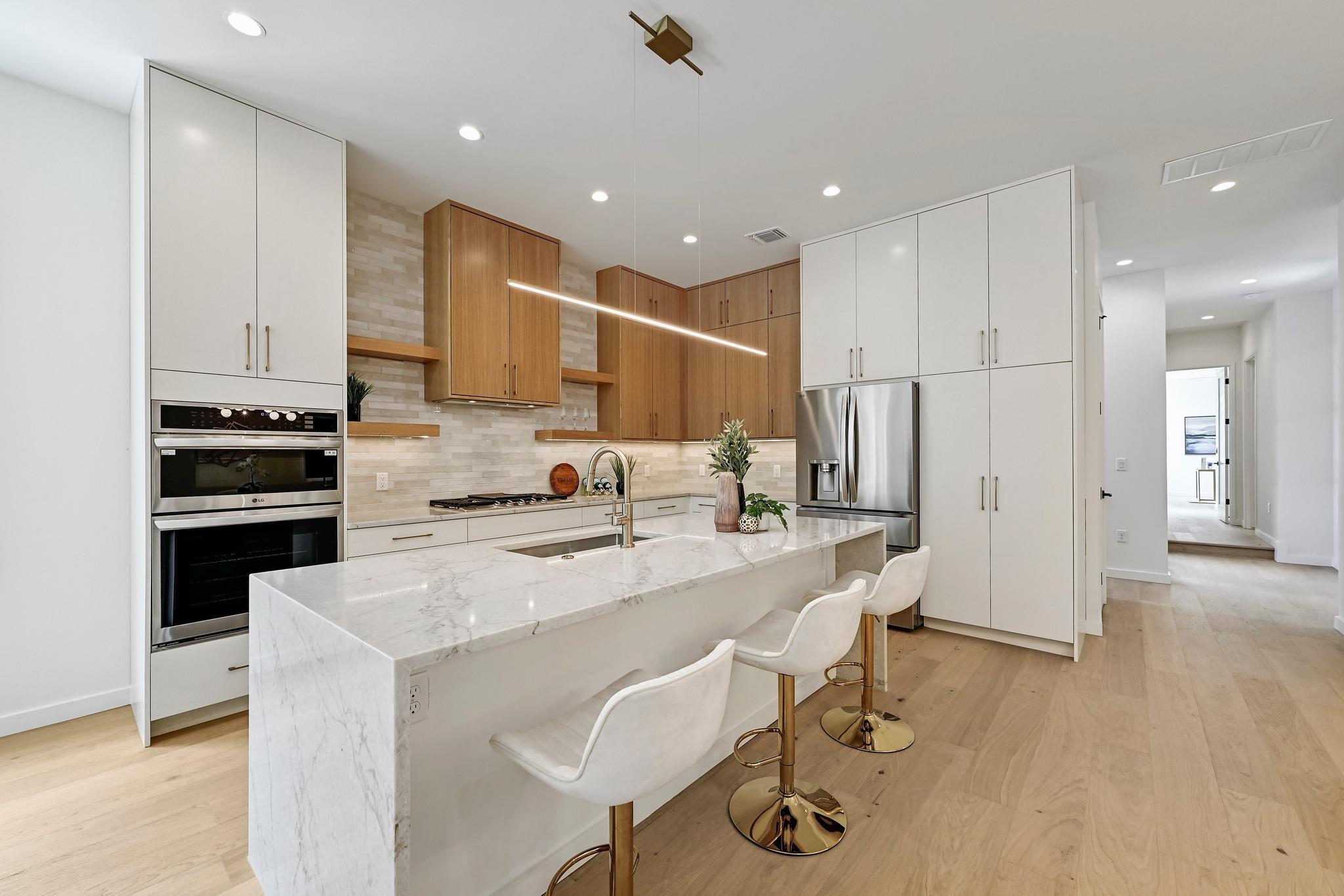 932 E 53rd Street