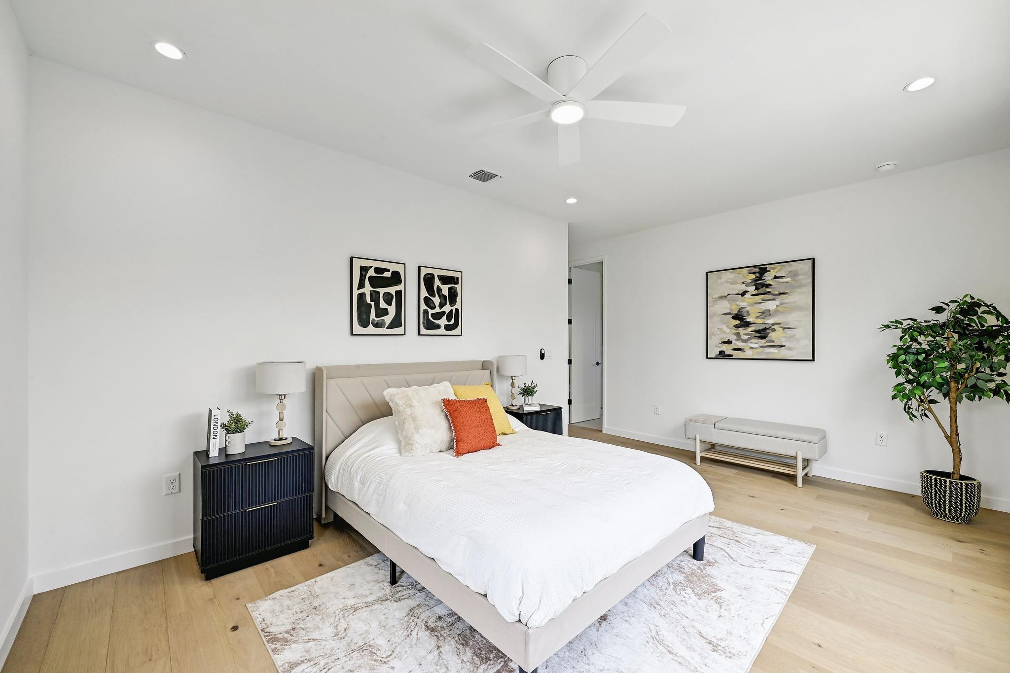 932 E 53rd Street