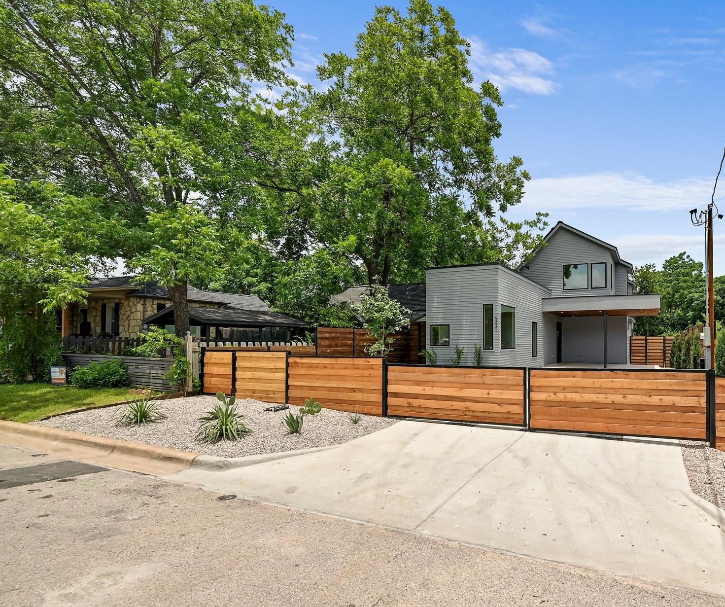 932 E 53rd Street