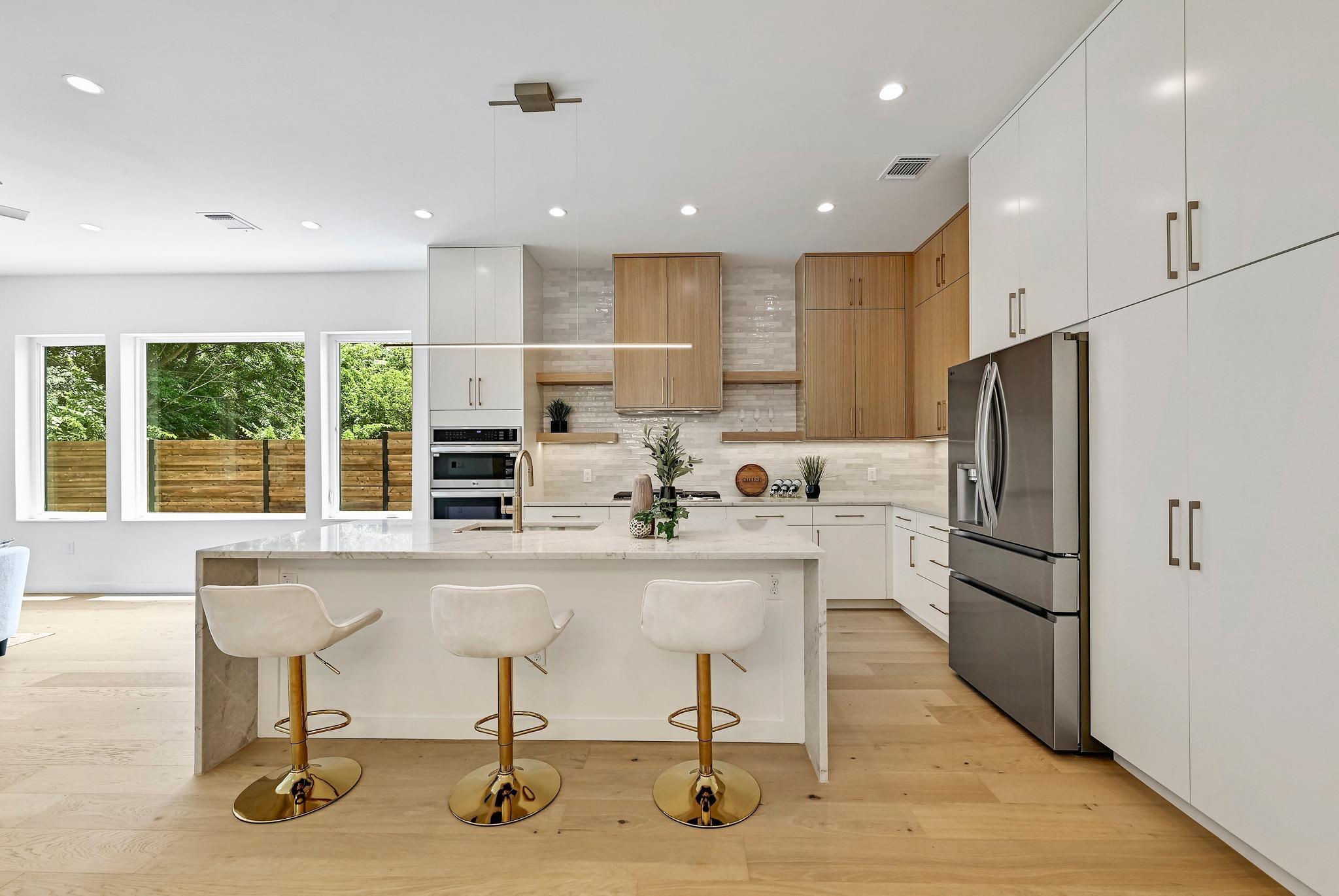 932 E 53rd Street