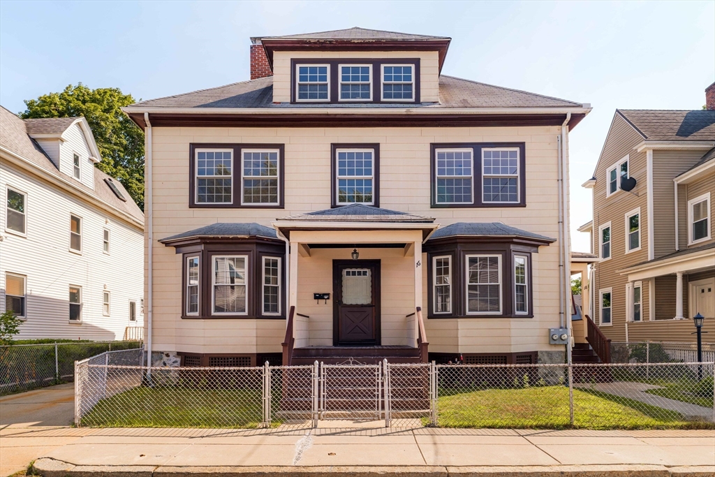 18 Newcastle Rd Unit: Top