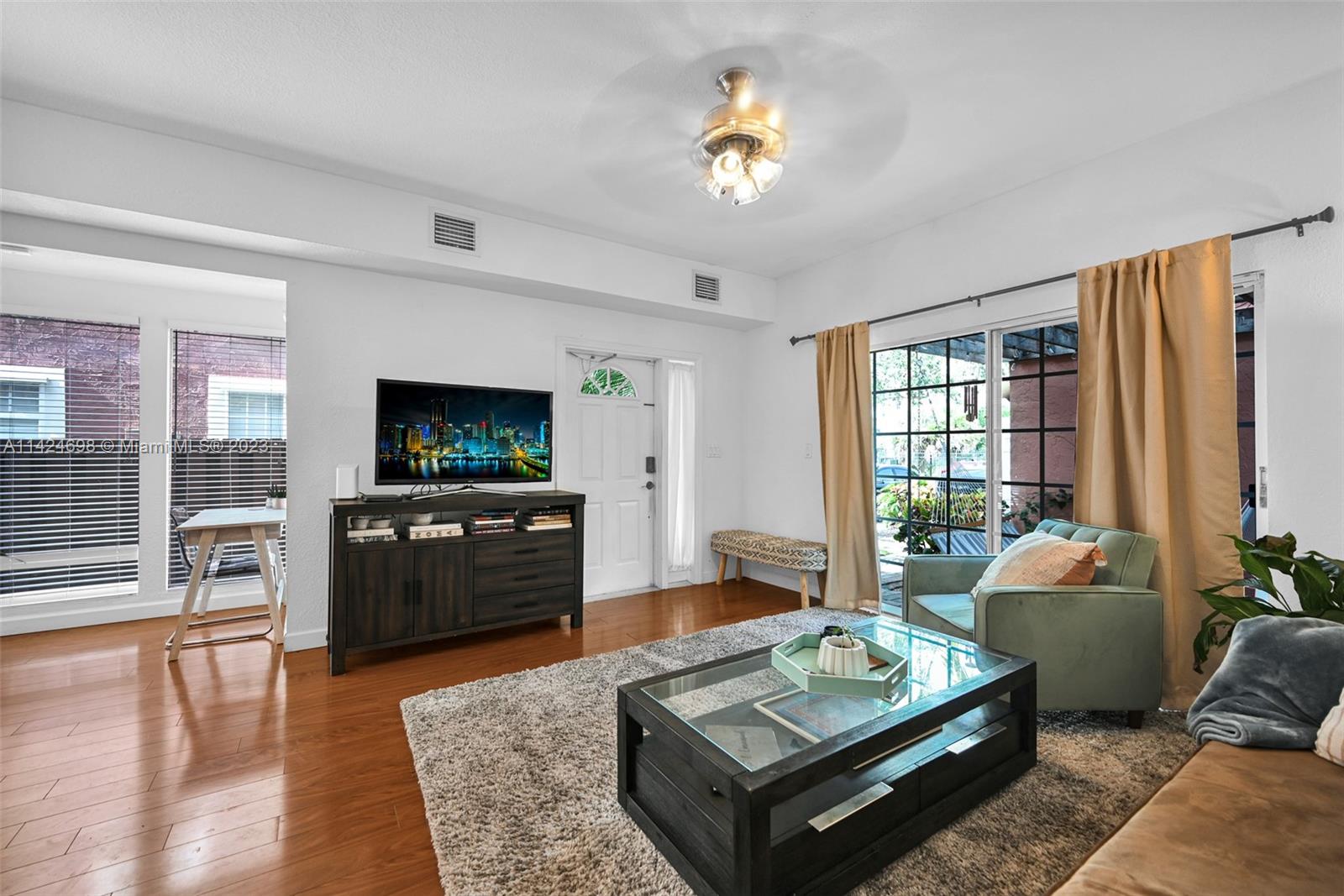 638 NW 2nd Ave # 638