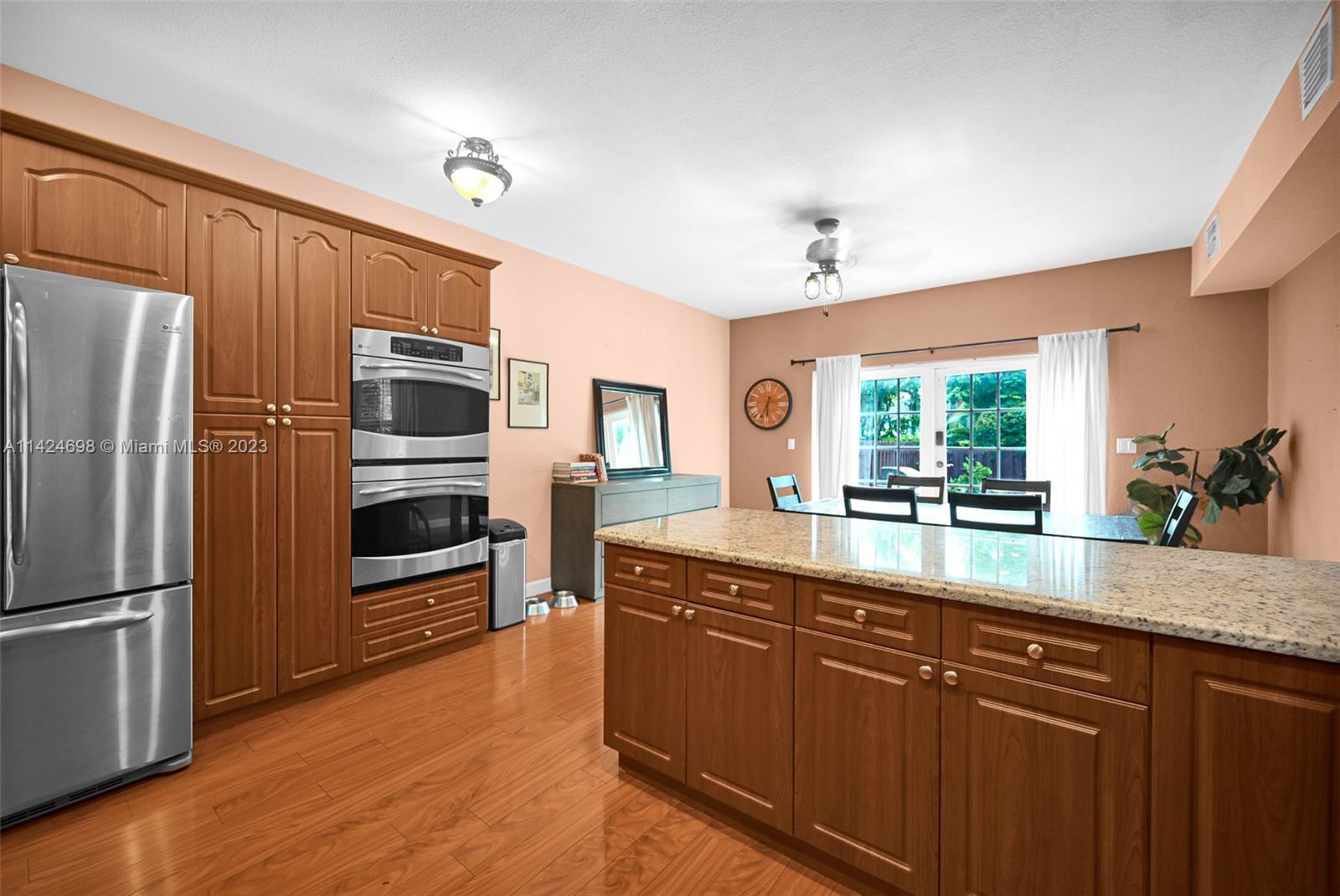 638 NW 2nd Ave # 638