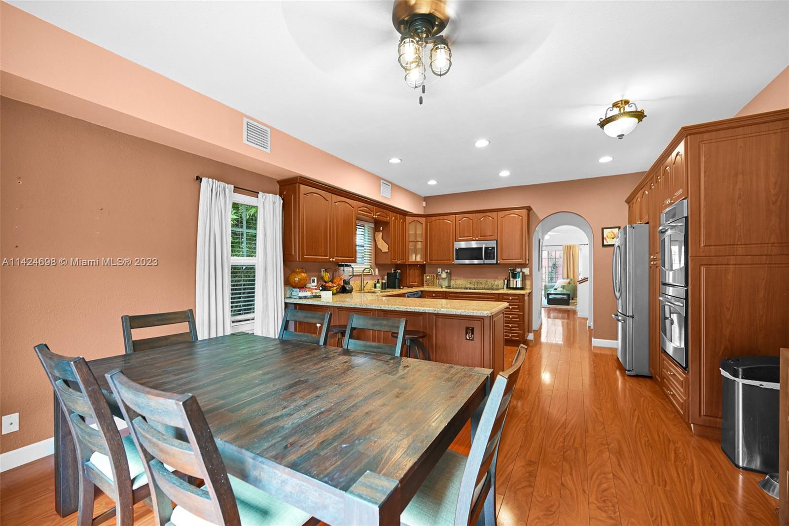 638 NW 2nd Ave # 638