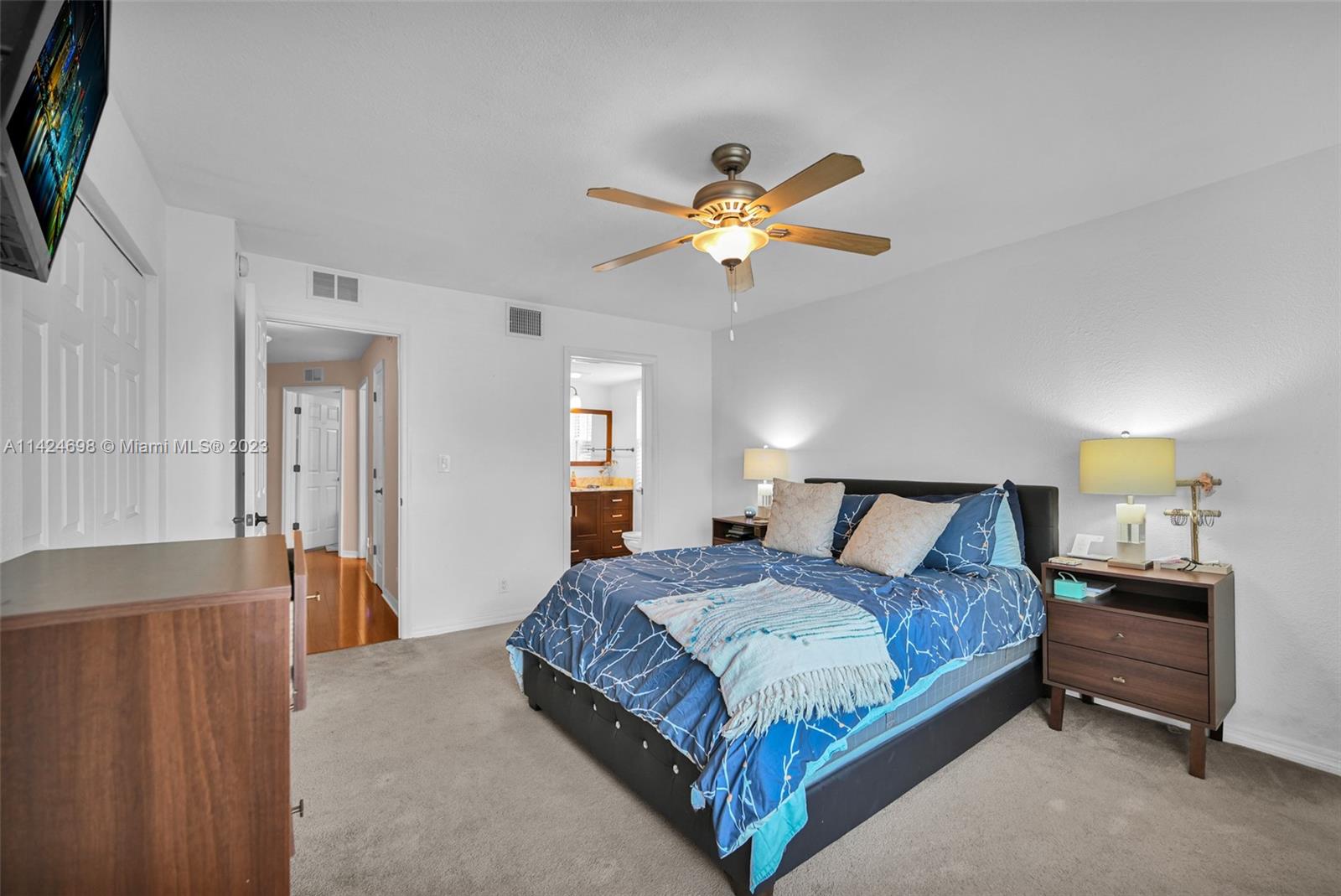 638 NW 2nd Ave # 638