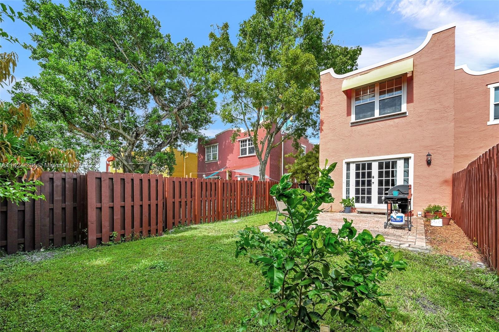 638 NW 2nd Ave # 638