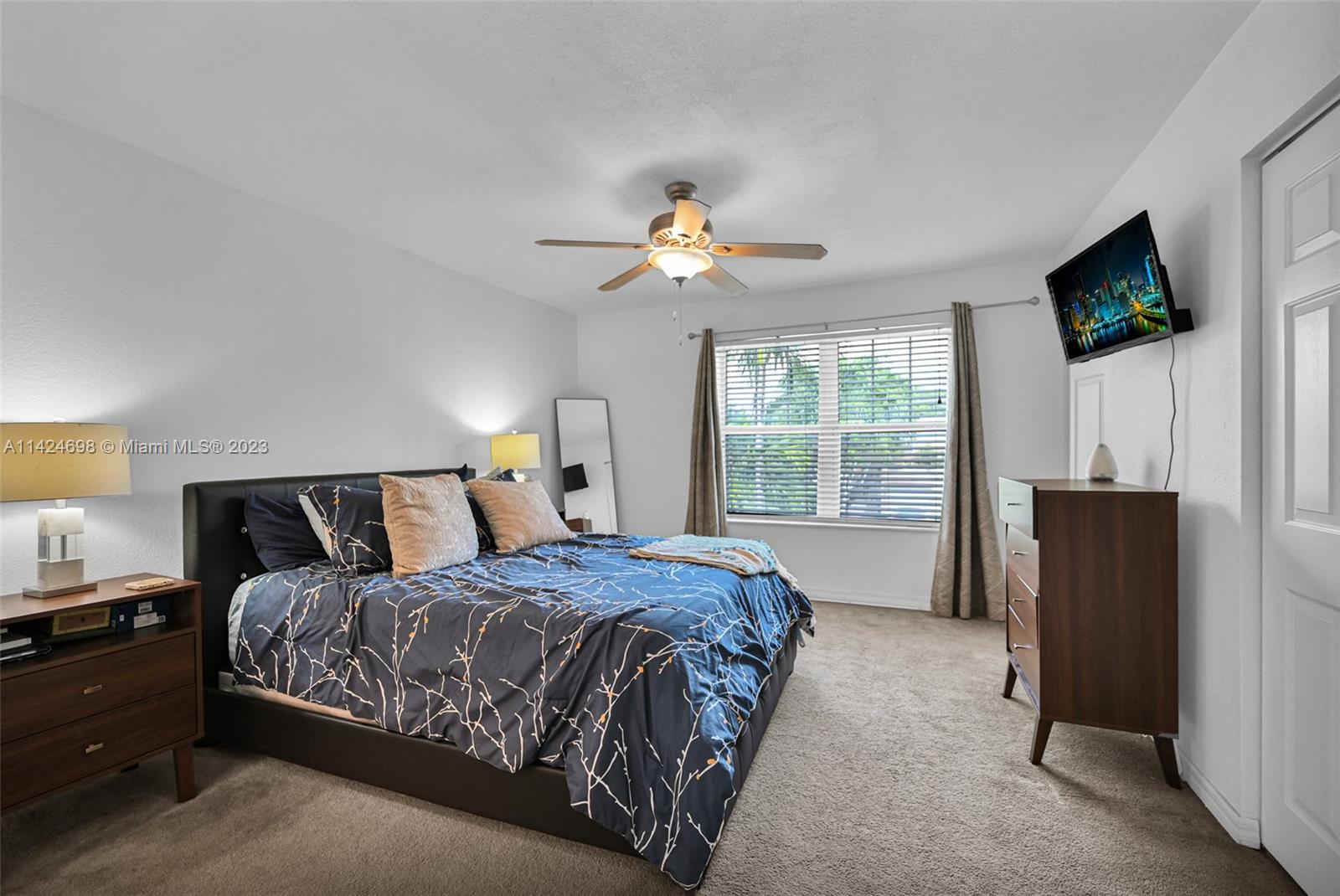 638 NW 2nd Ave # 638