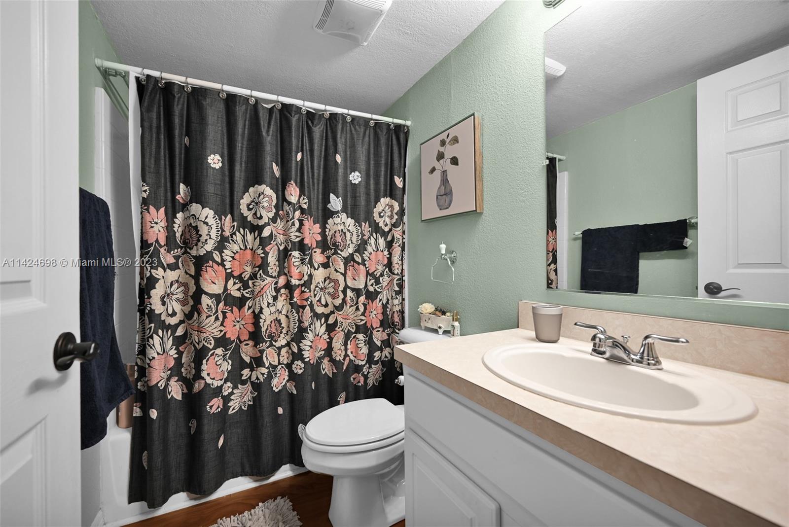 638 NW 2nd Ave # 638