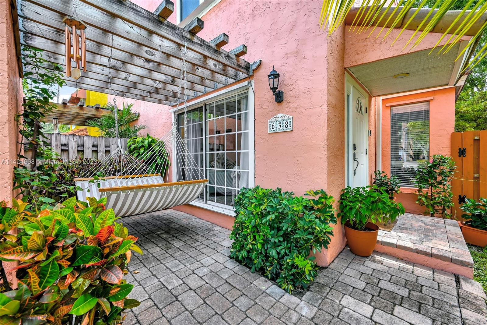 638 NW 2nd Ave # 638