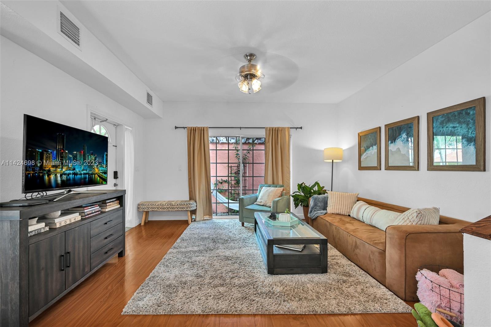 638 NW 2nd Ave # 638