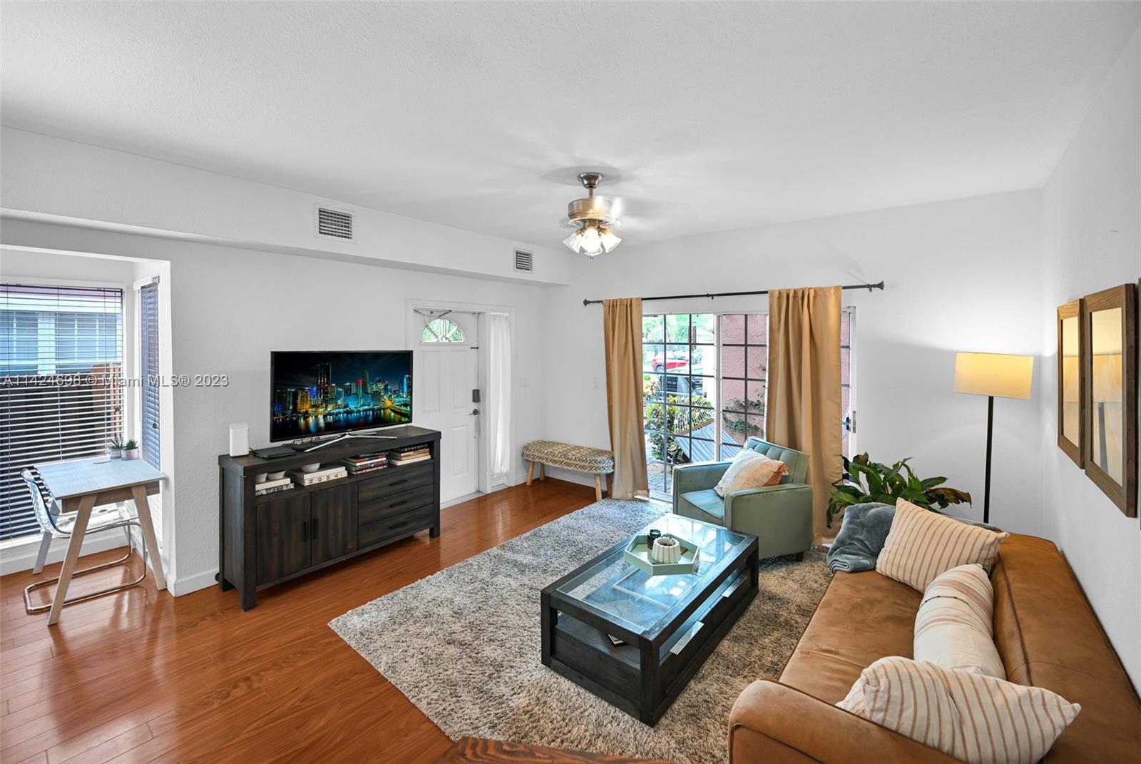 638 NW 2nd Ave # 638