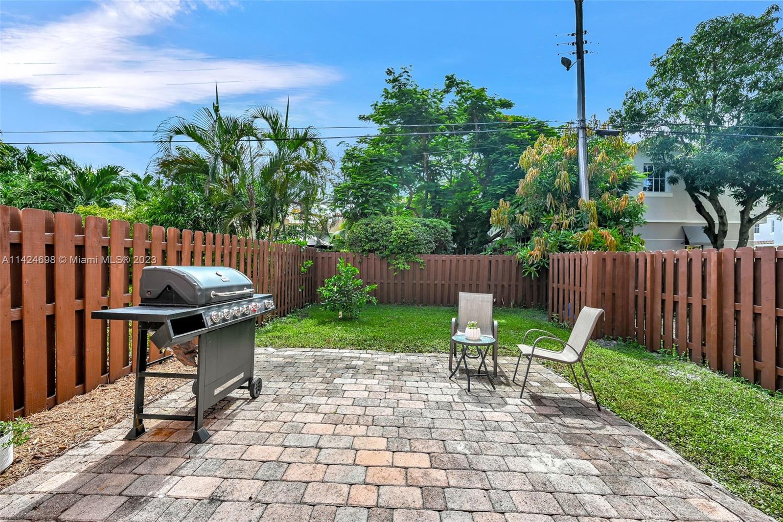 638 NW 2nd Ave # 638