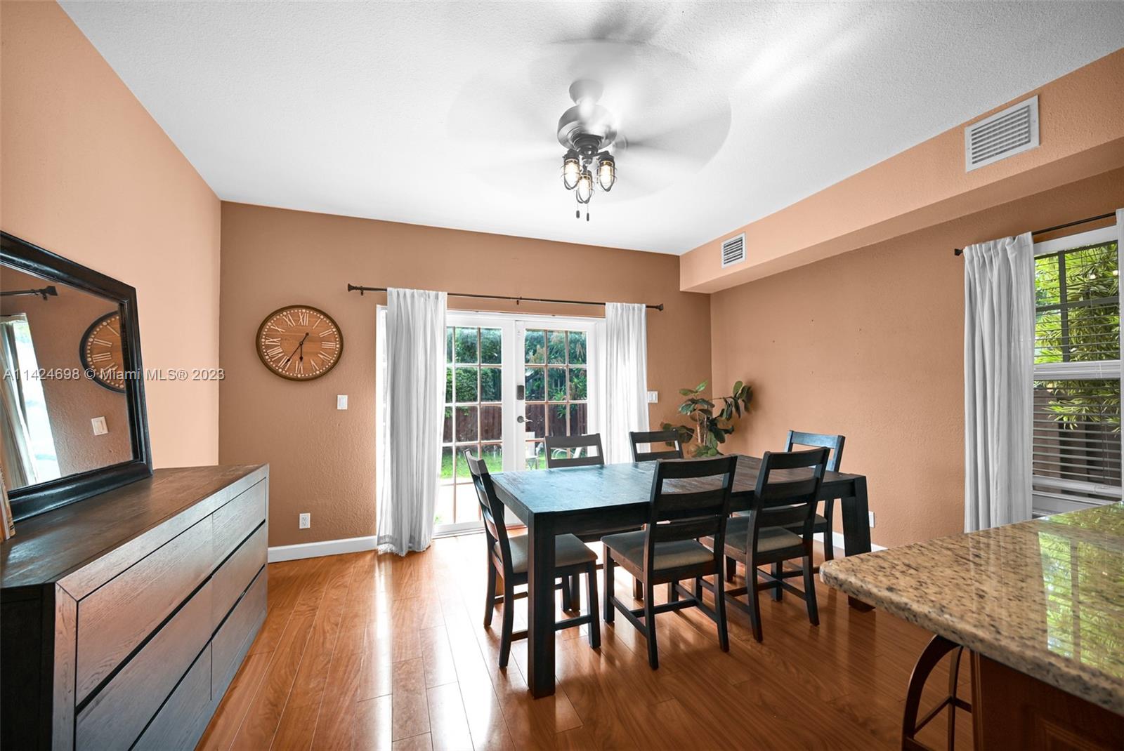 638 NW 2nd Ave # 638