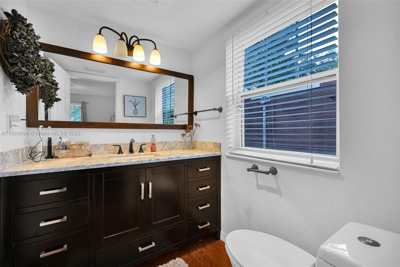 638 NW 2nd Ave # 638