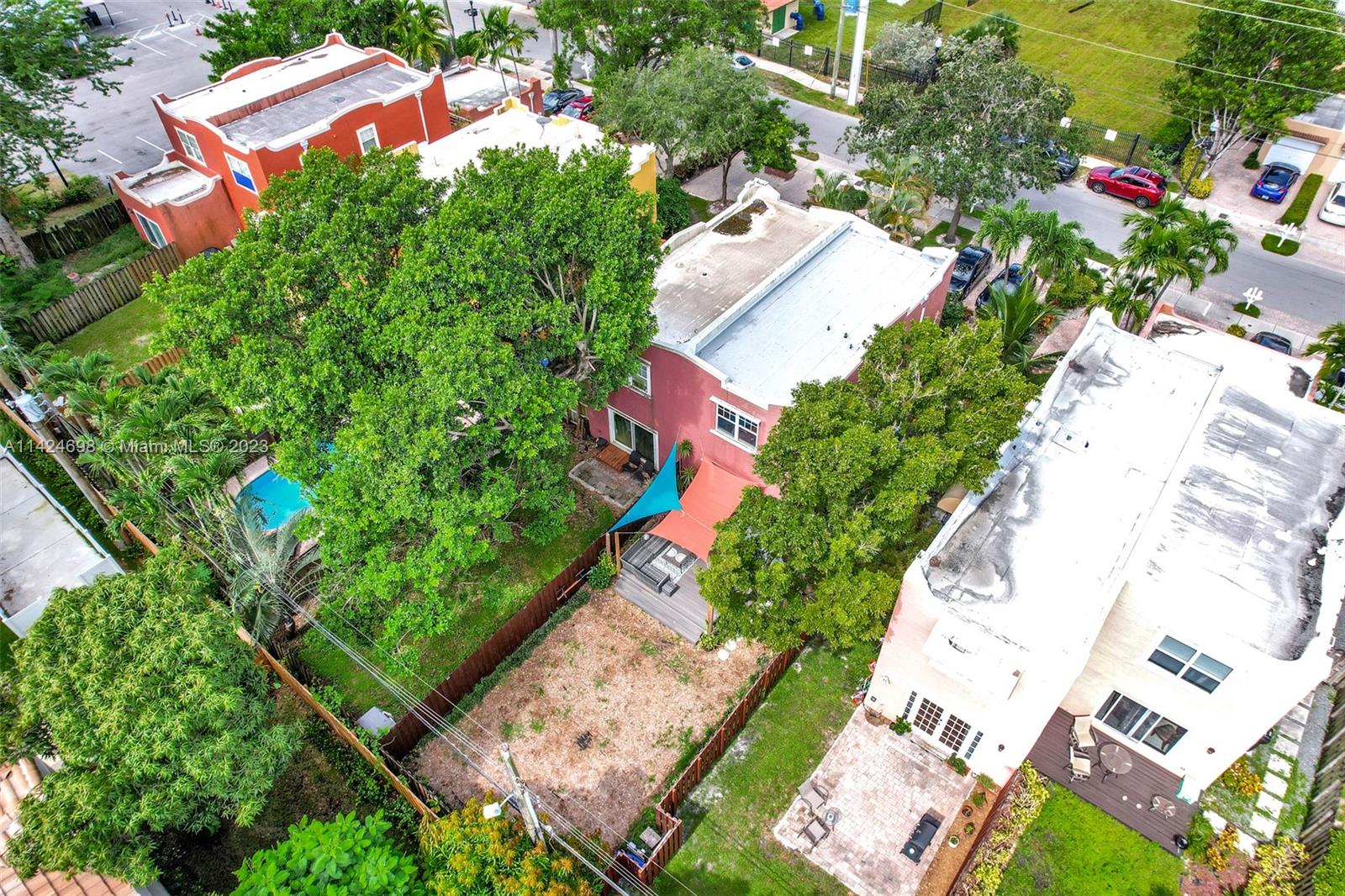 638 NW 2nd Ave # 638