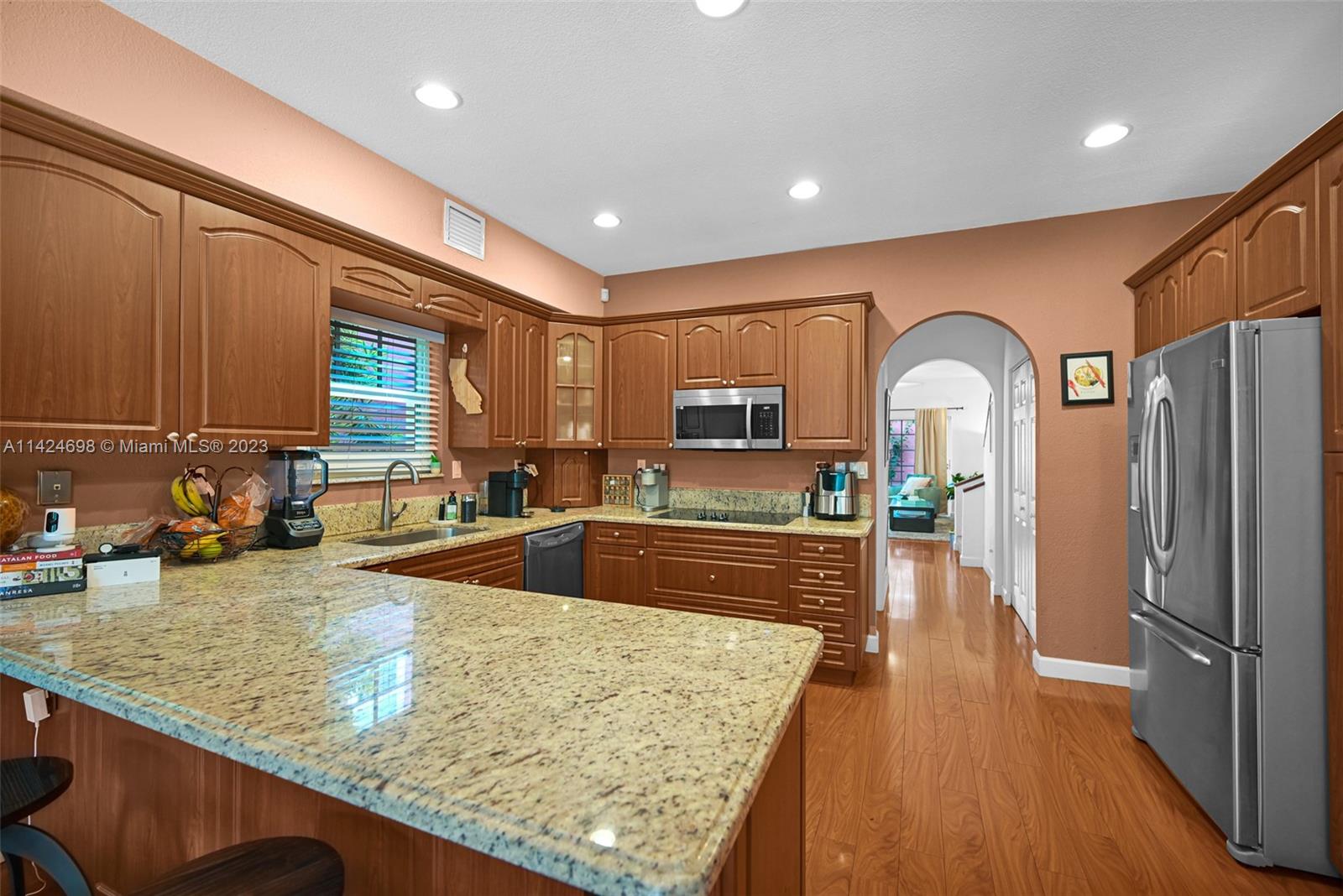 638 NW 2nd Ave # 638
