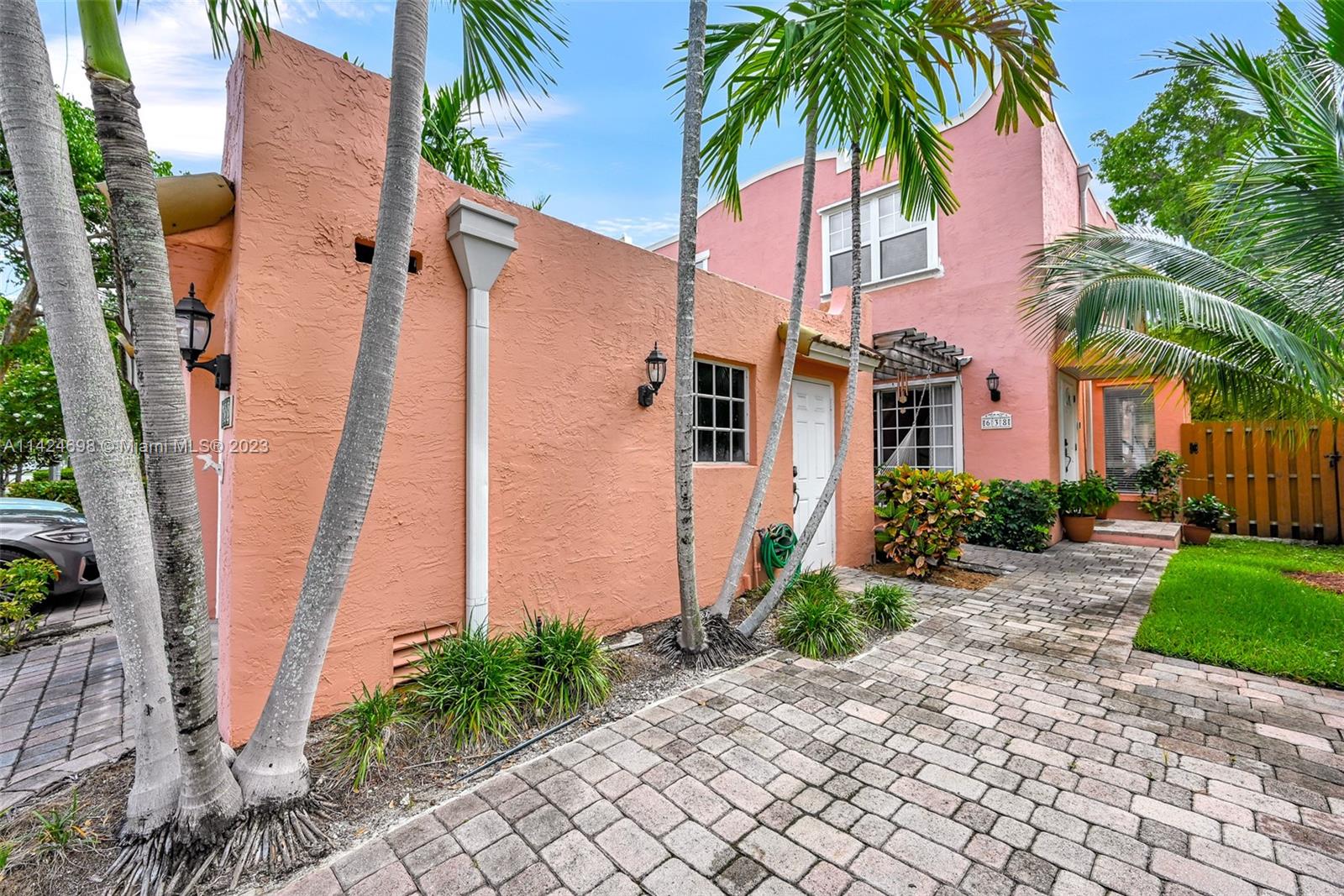 638 NW 2nd Ave # 638