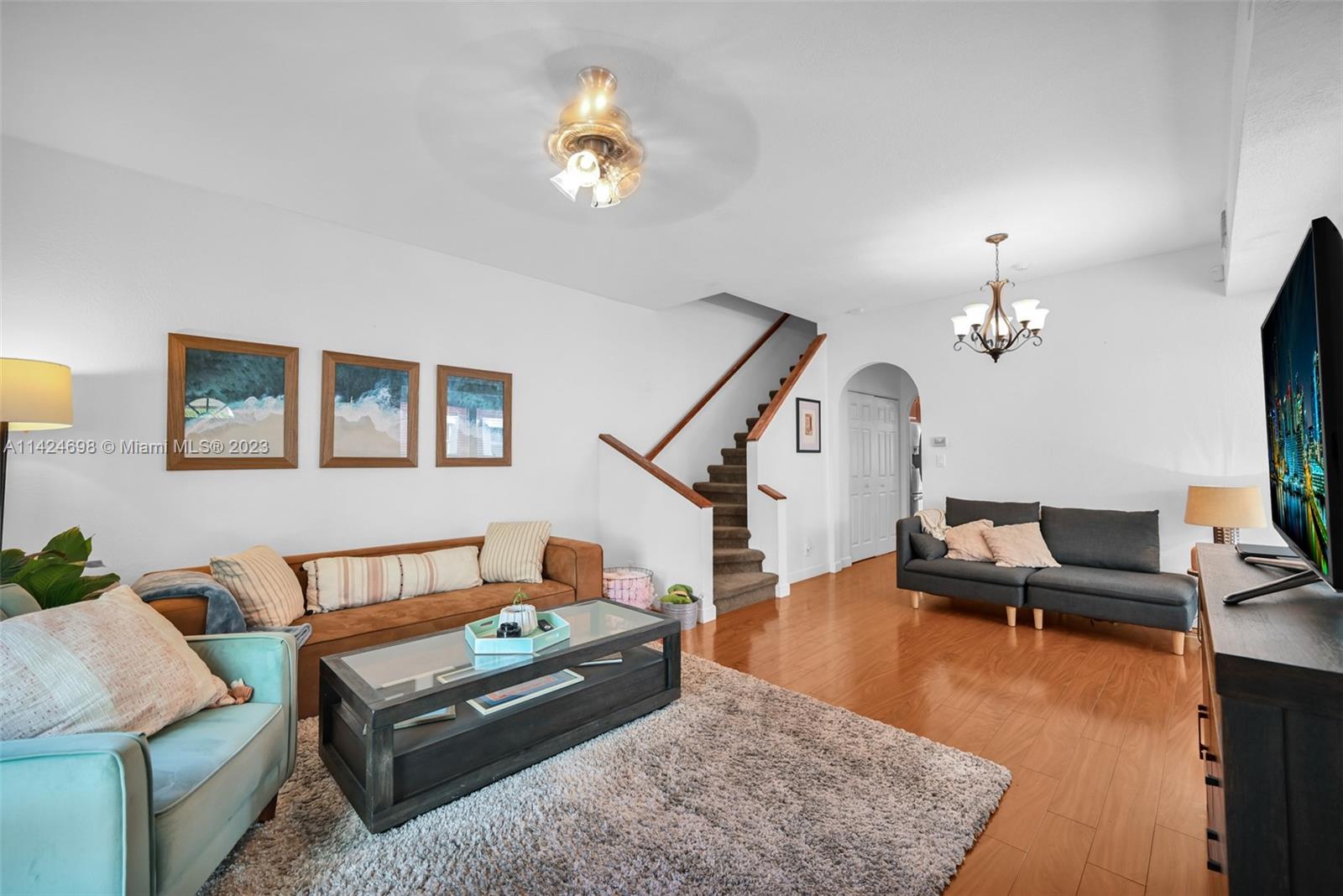 638 NW 2nd Ave # 638