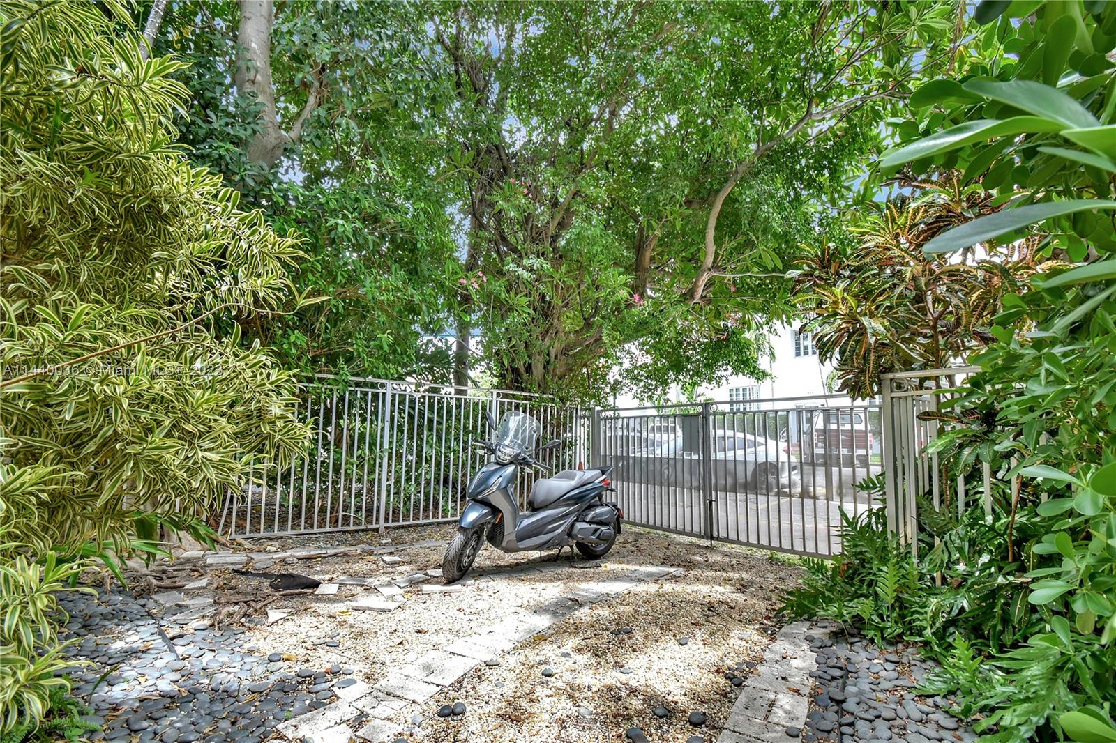 1340 Drexel Ave # 305