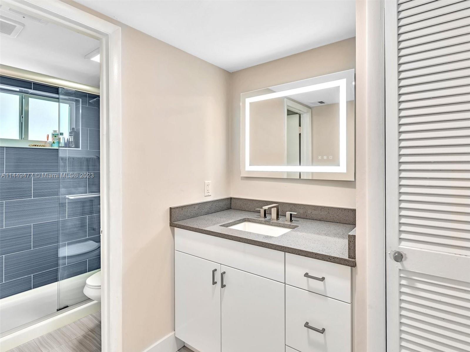 1345 Lincoln Rd # 706
