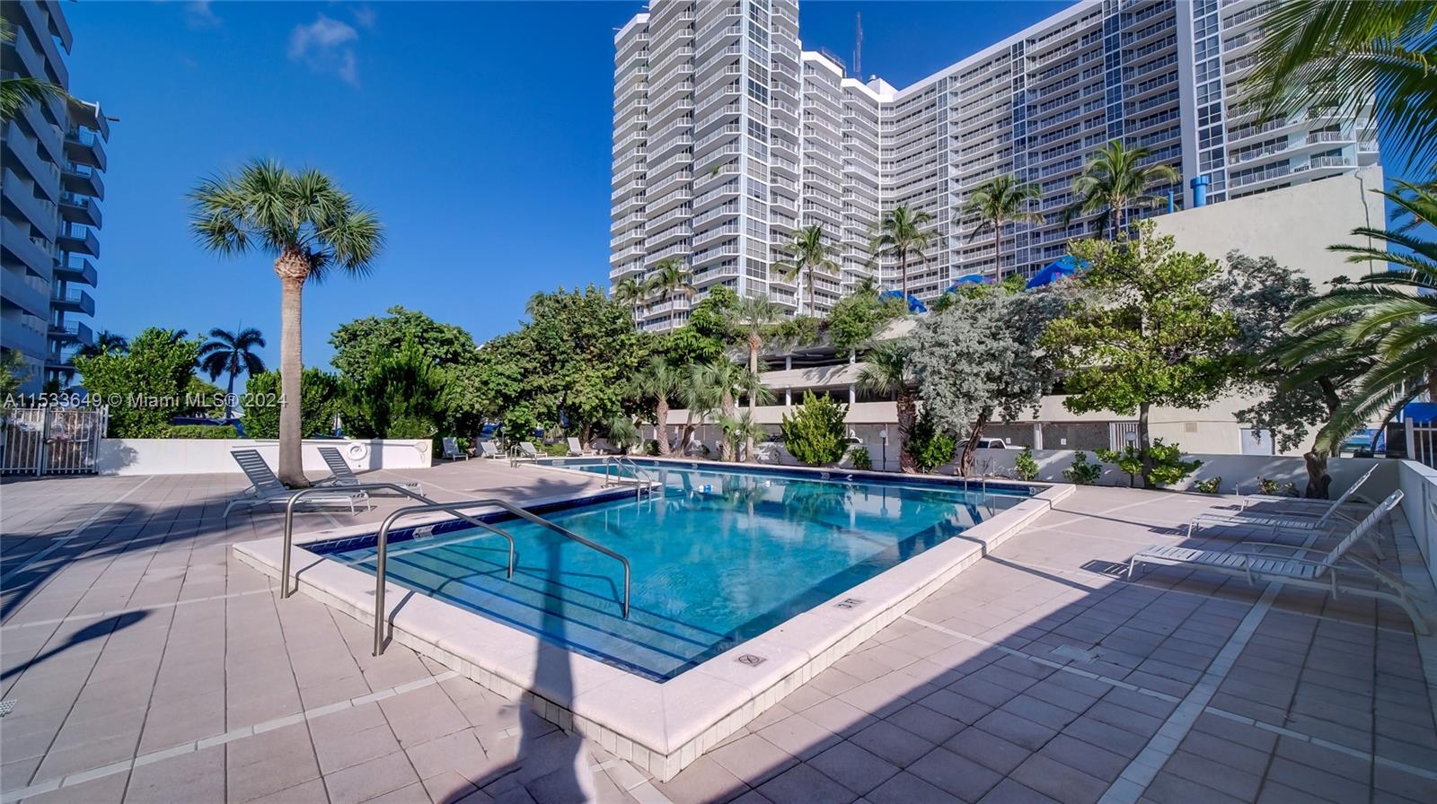 7545 E Treasure Dr # 4J