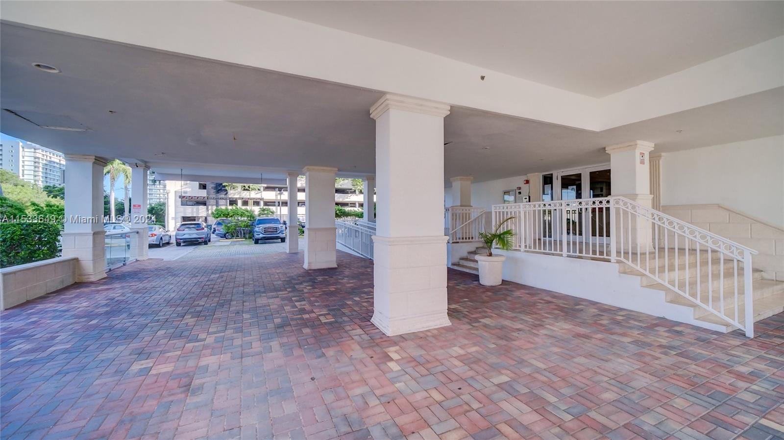 7545 E Treasure Dr # 4J