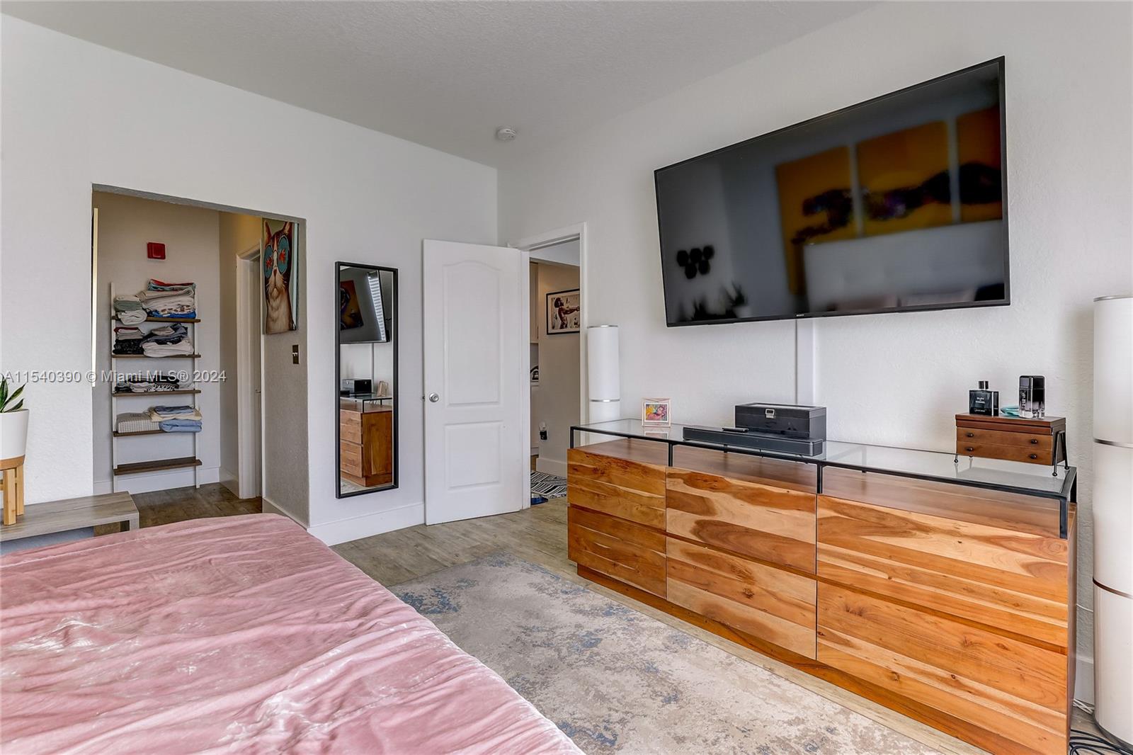 820 Euclid Ave # 301