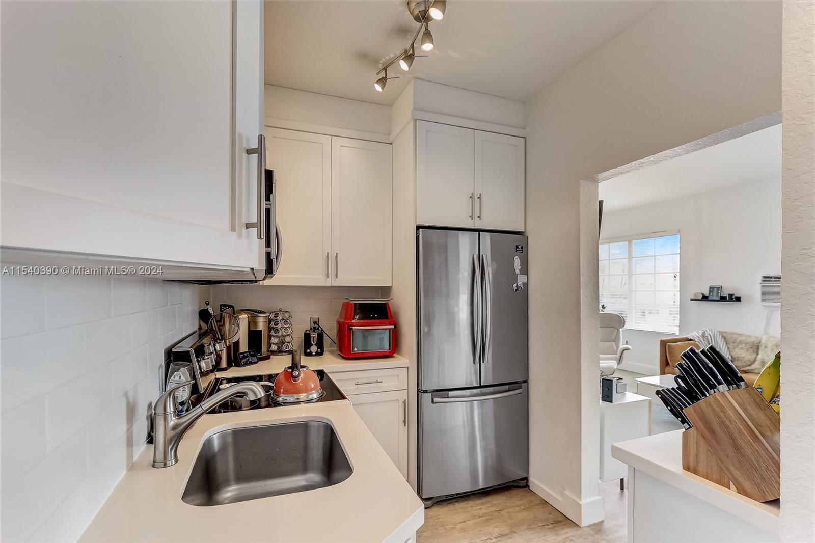 820 Euclid Ave # 301
