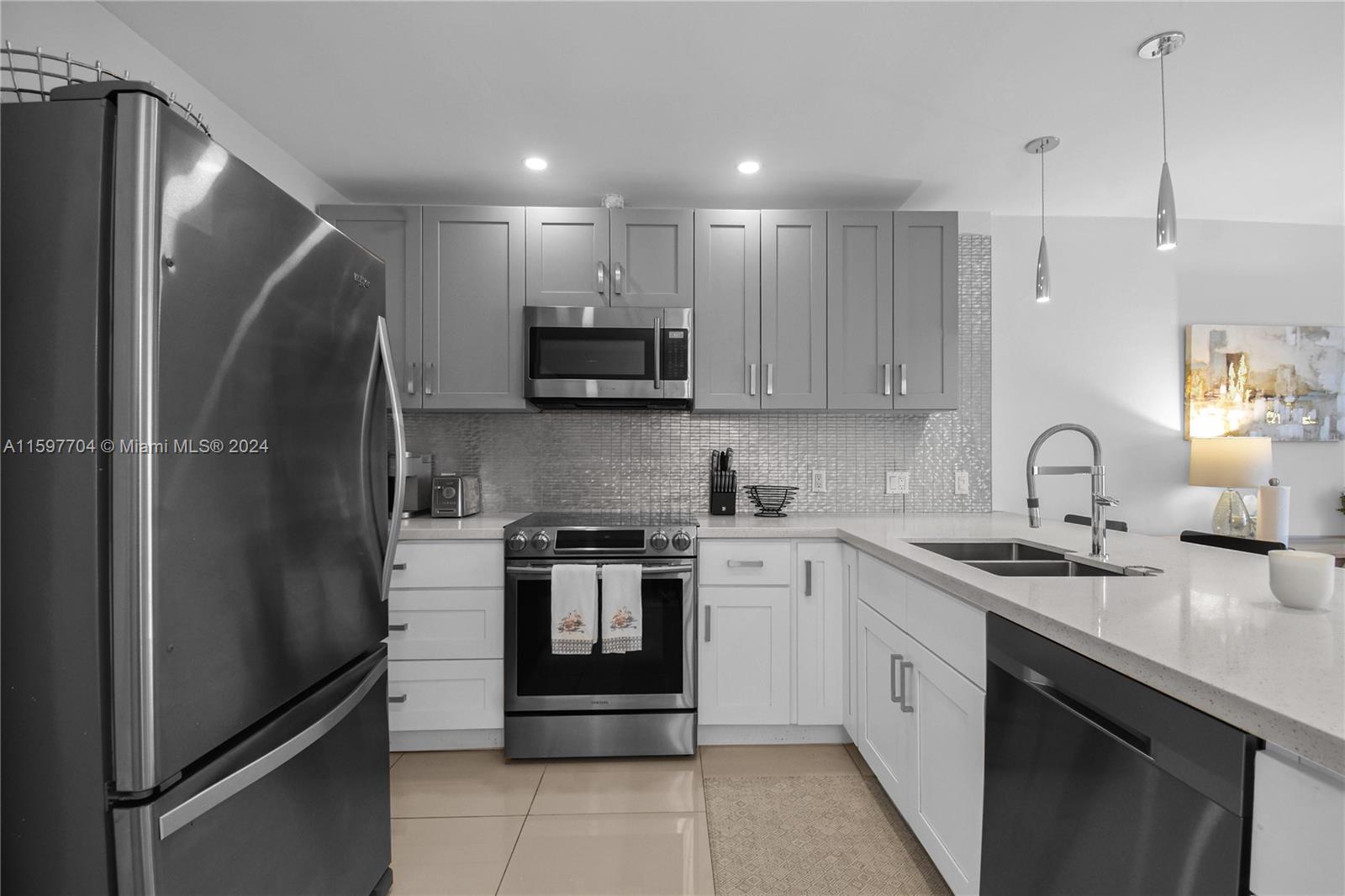 2701 Middle River Dr # 3