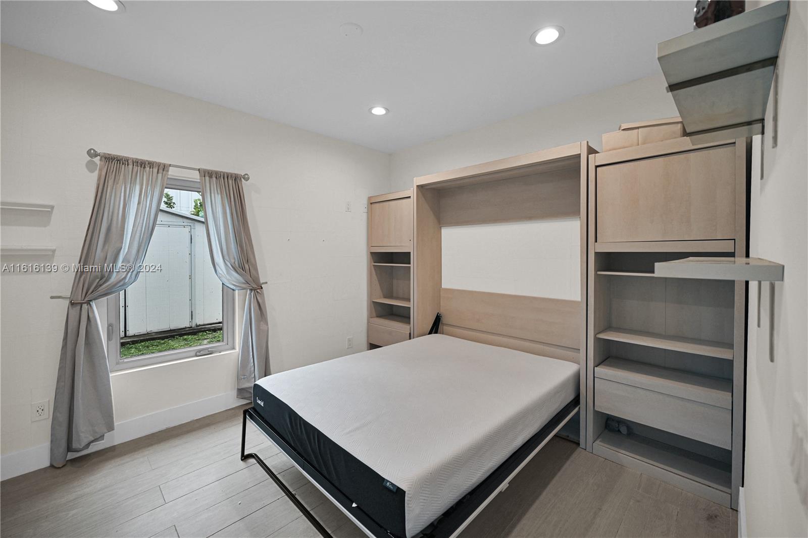 1126 NE 16th Ct