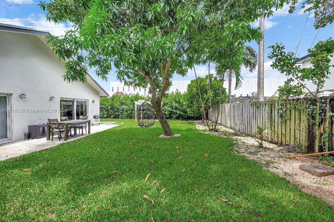 1126 NE 16th Ct
