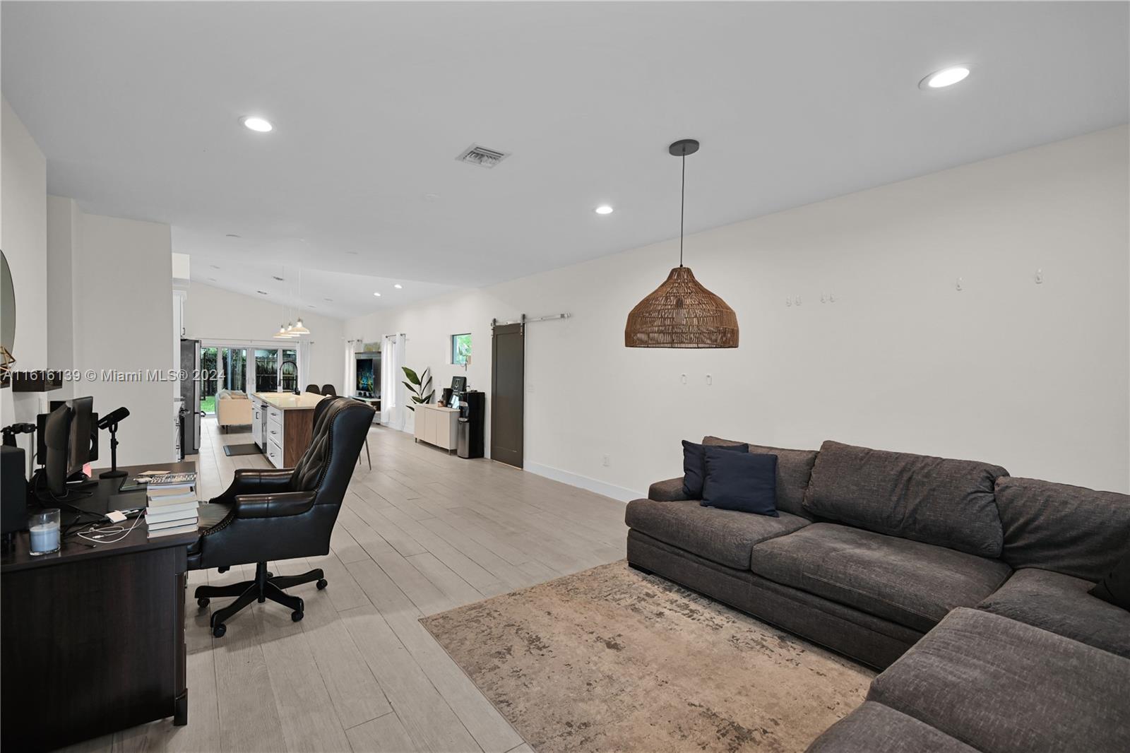 1126 NE 16th Ct