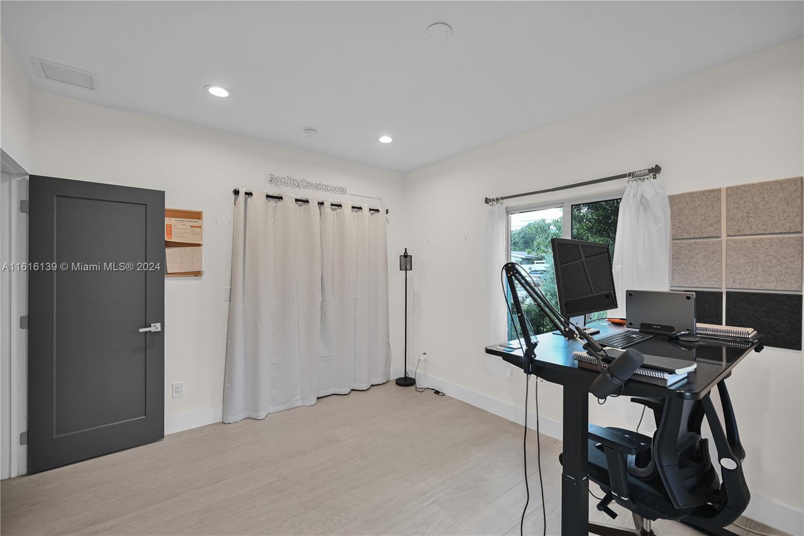 1126 NE 16th Ct