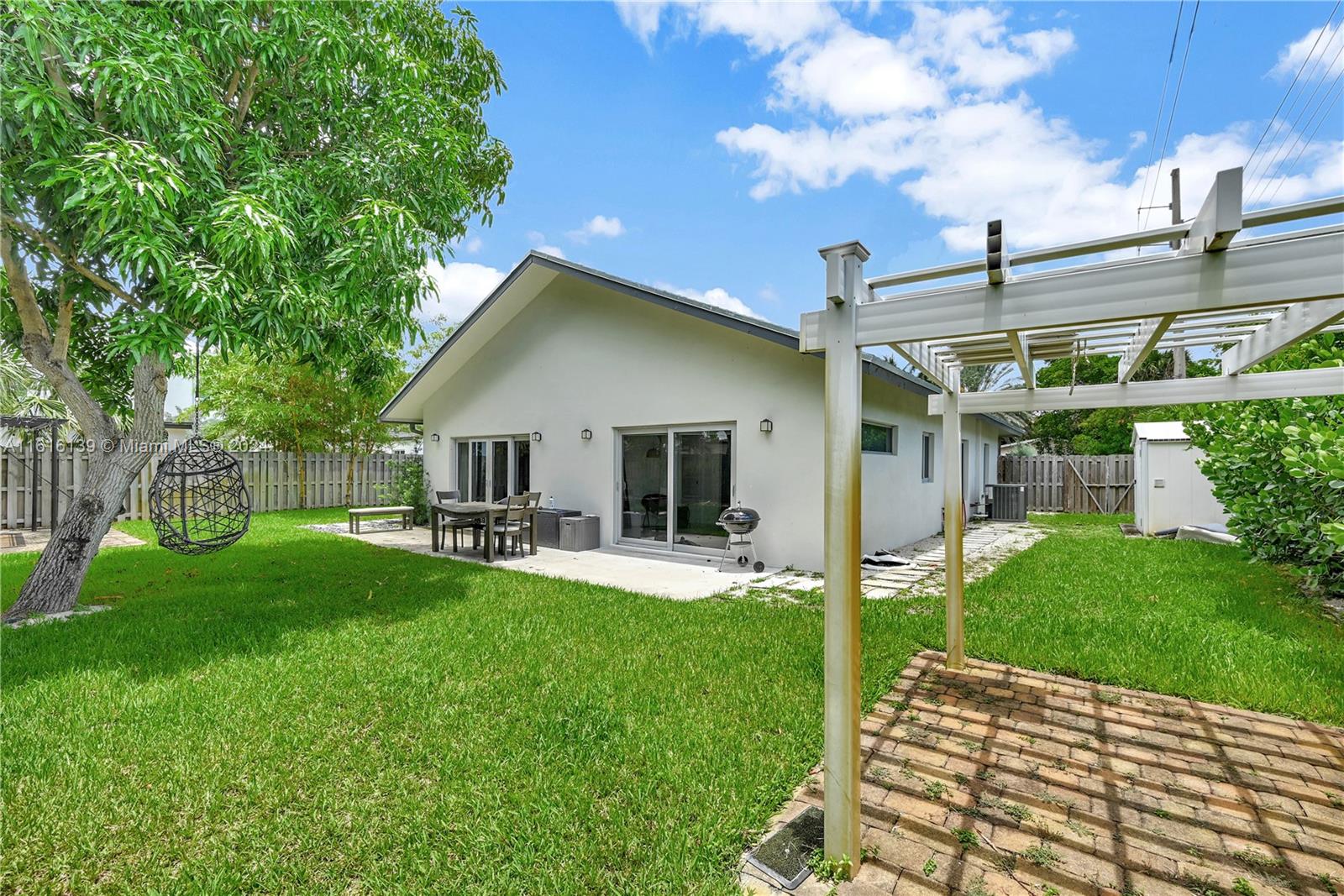 1126 NE 16th Ct