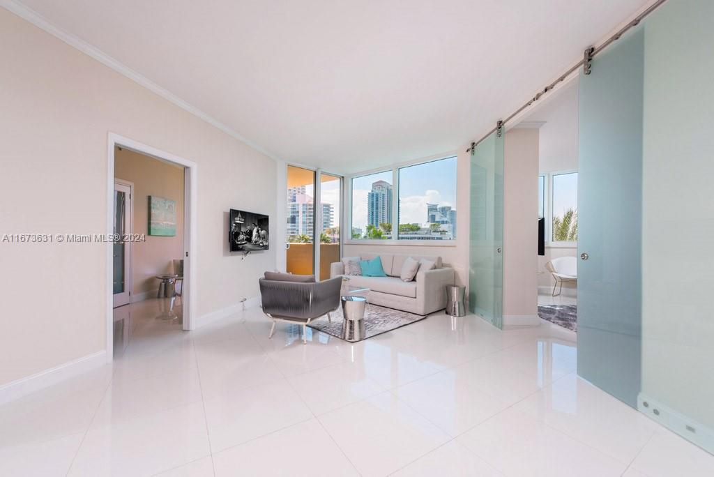 300 S Pointe Dr # 706