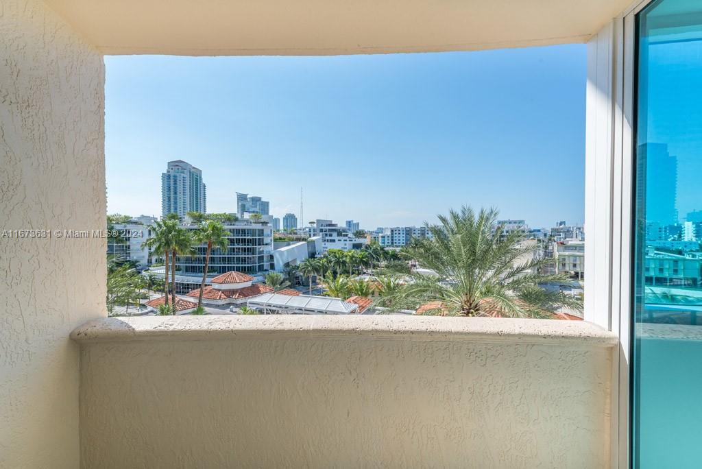 300 S Pointe Dr # 706