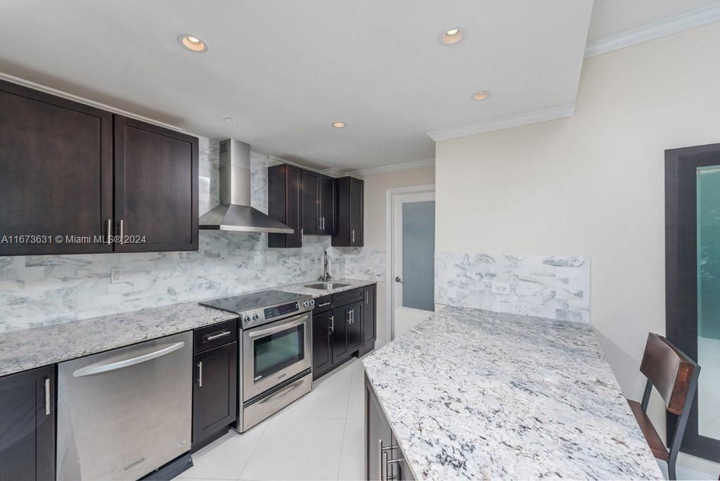 300 S Pointe Dr # 706