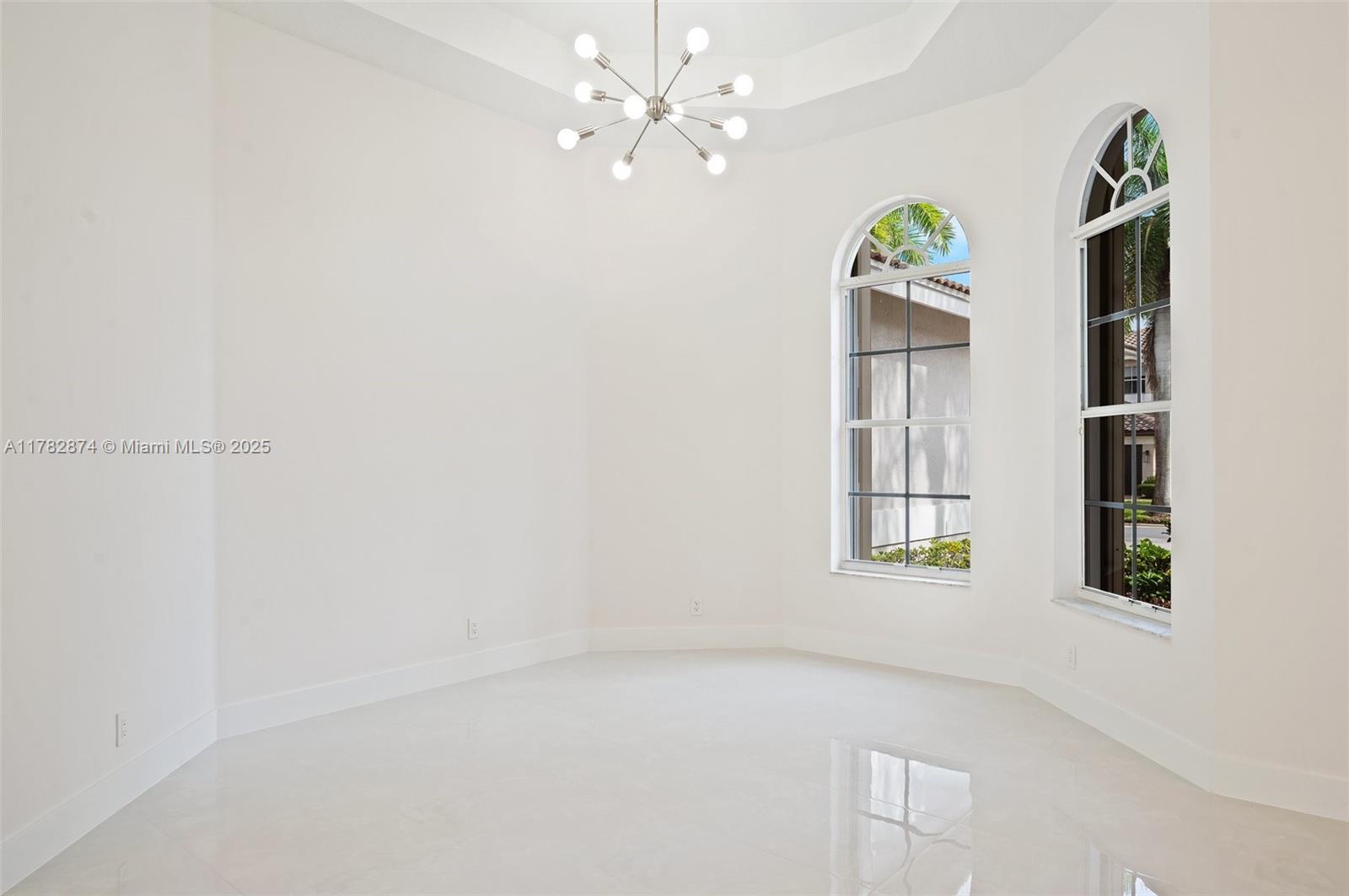 1807 Victoria Pointe Cir