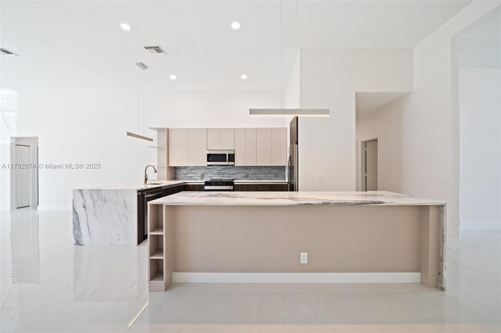 1807 Victoria Pointe Cir