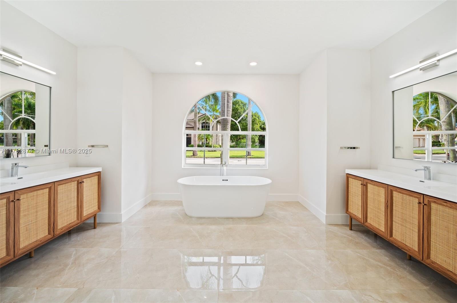 1807 Victoria Pointe Cir