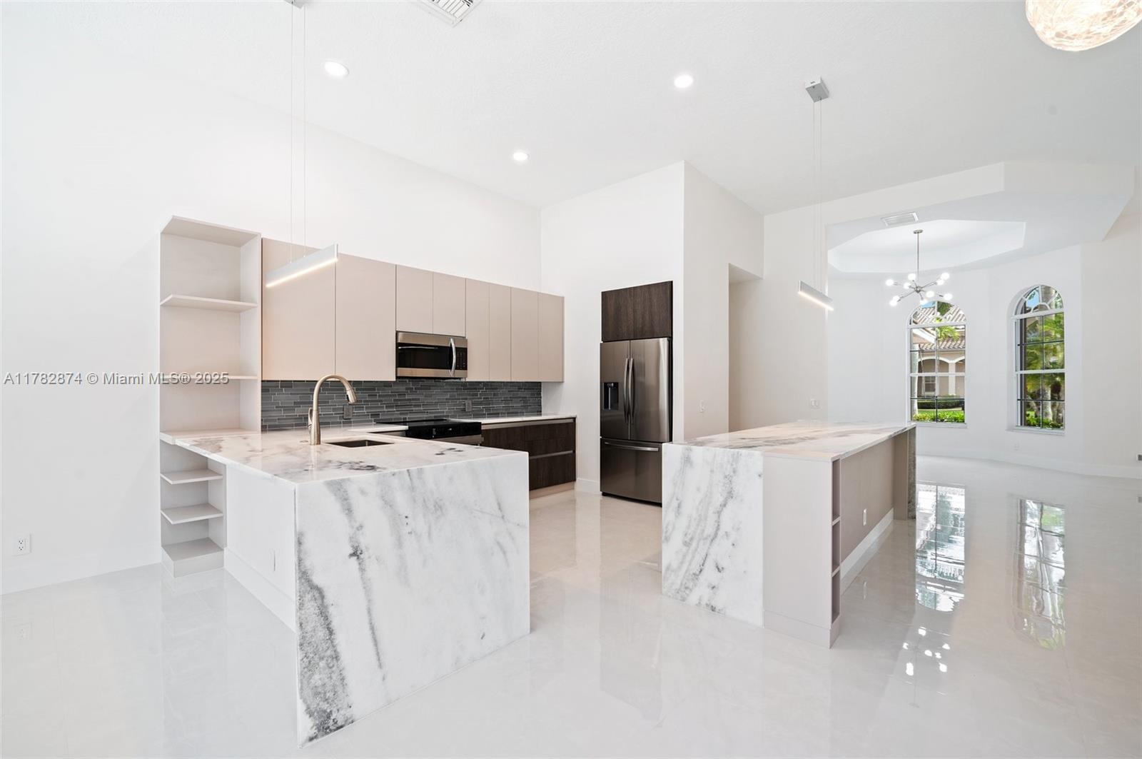 1807 Victoria Pointe Cir