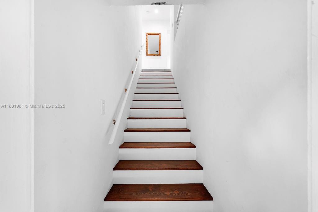 846 Michigan Ave # 201