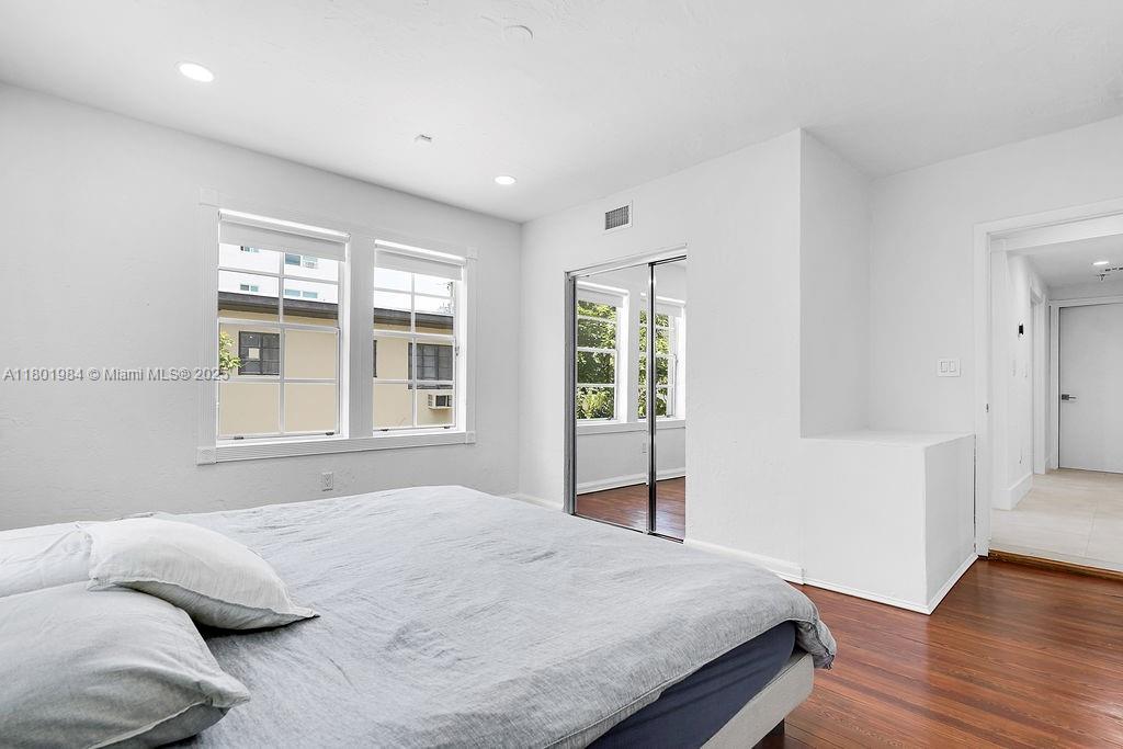 846 Michigan Ave # 201