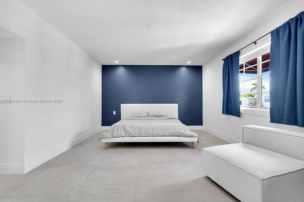 846 Michigan Ave # 201
