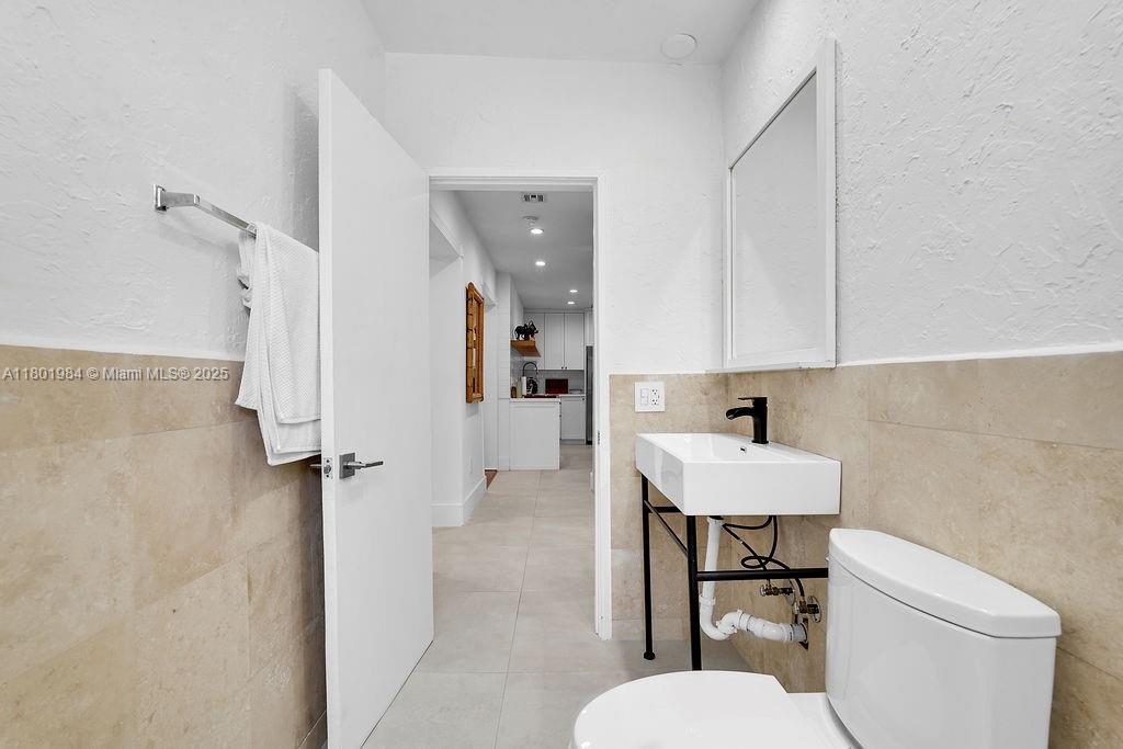 846 Michigan Ave # 201